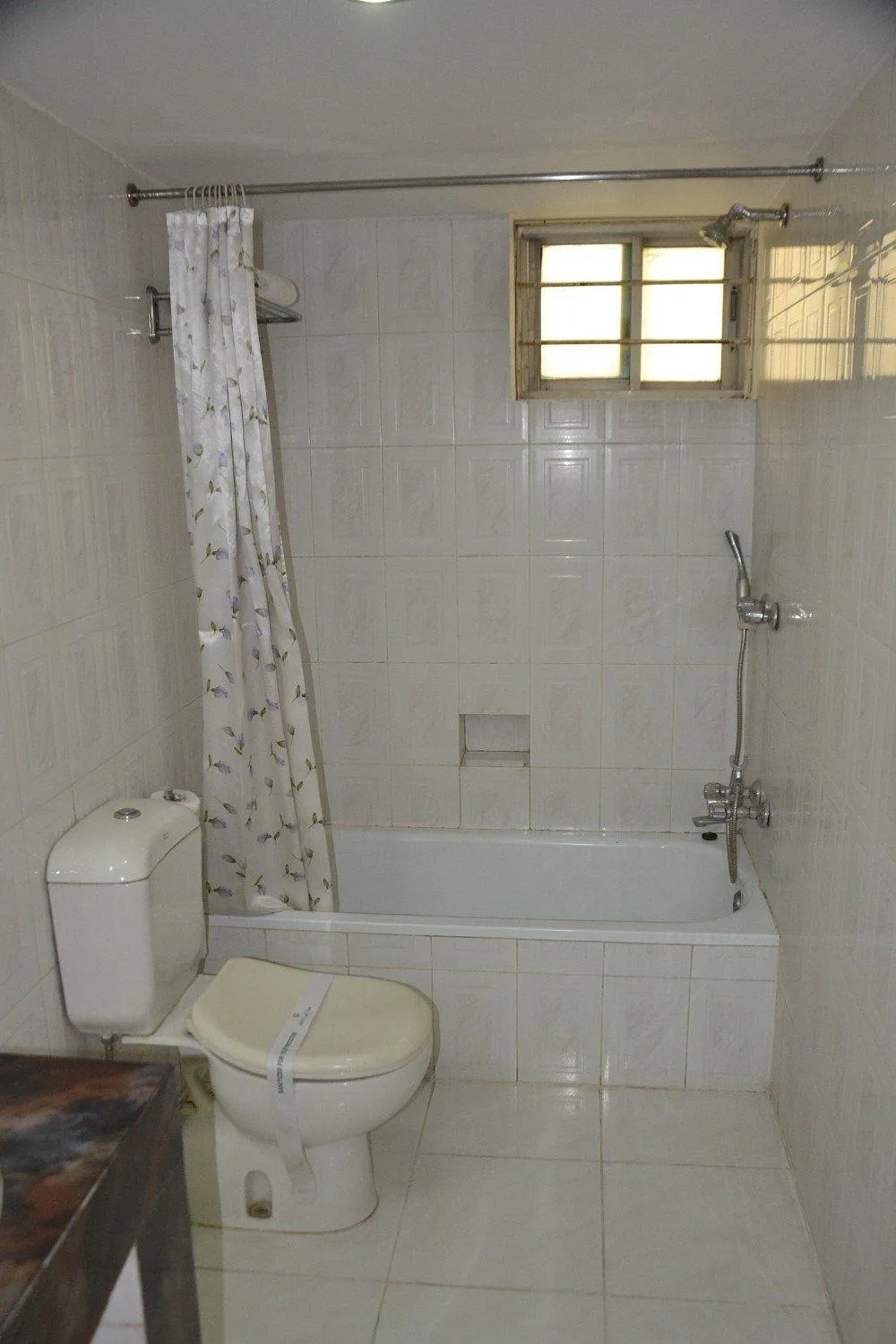 Shower in Hotel de Crystal Crown