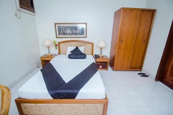 Bed in Hotel de Crystal Crown