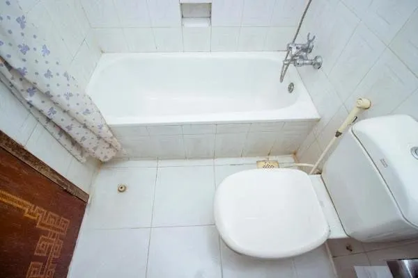 Shower in Hotel de Crystal Crown