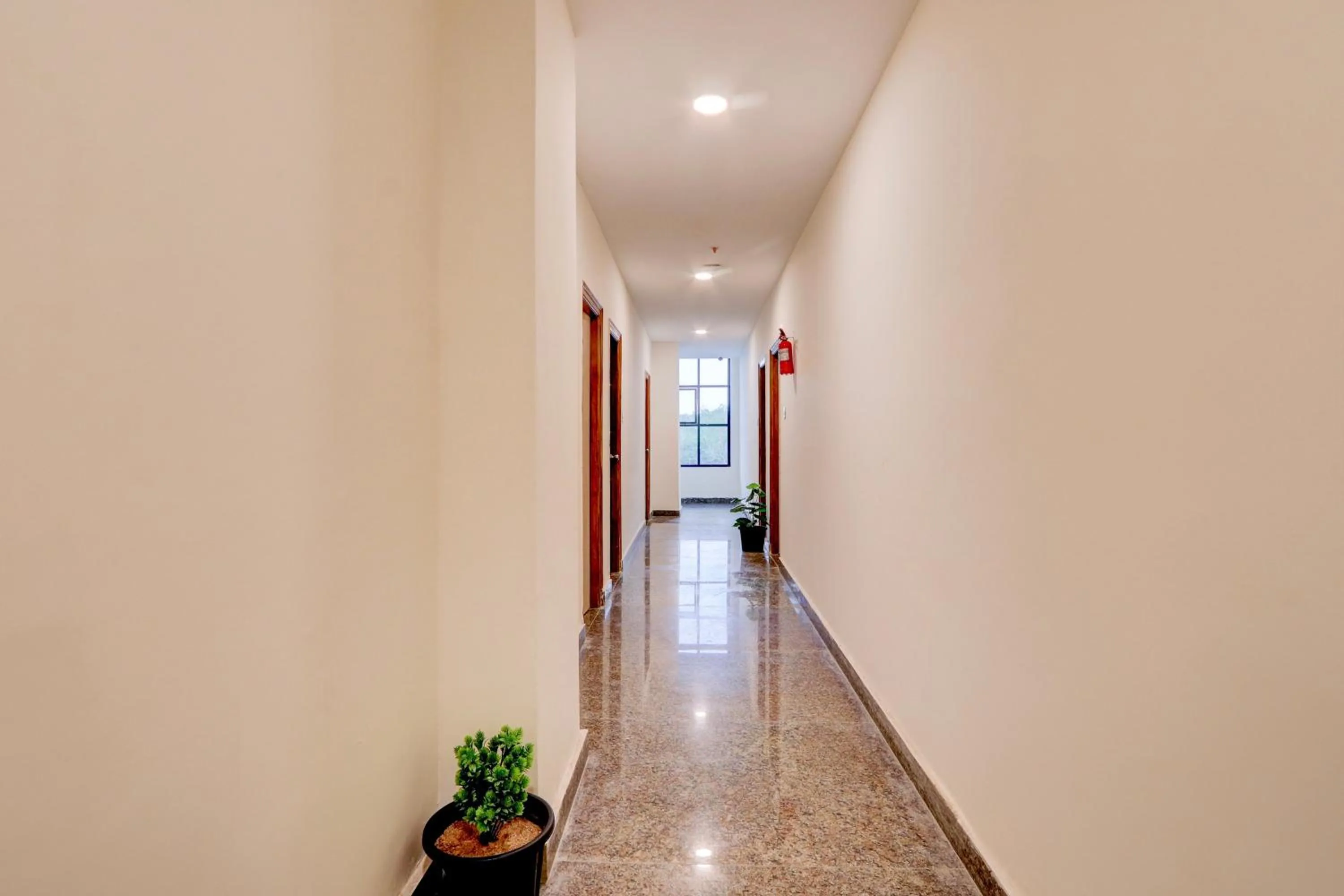 Lobby or reception in Super Townhouse OAK BHOOJA HOTELS