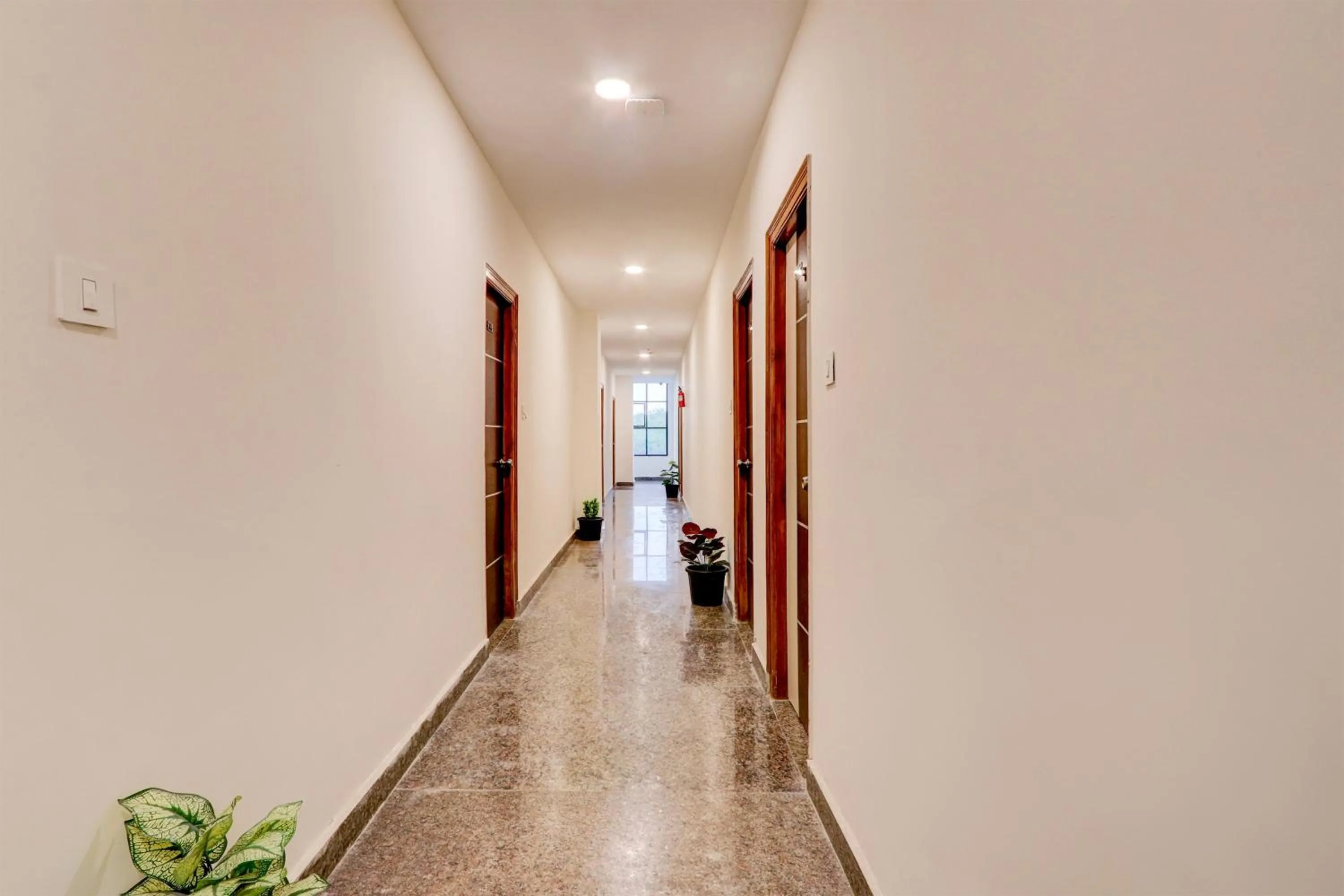 Lobby or reception in Super Townhouse OAK BHOOJA HOTELS