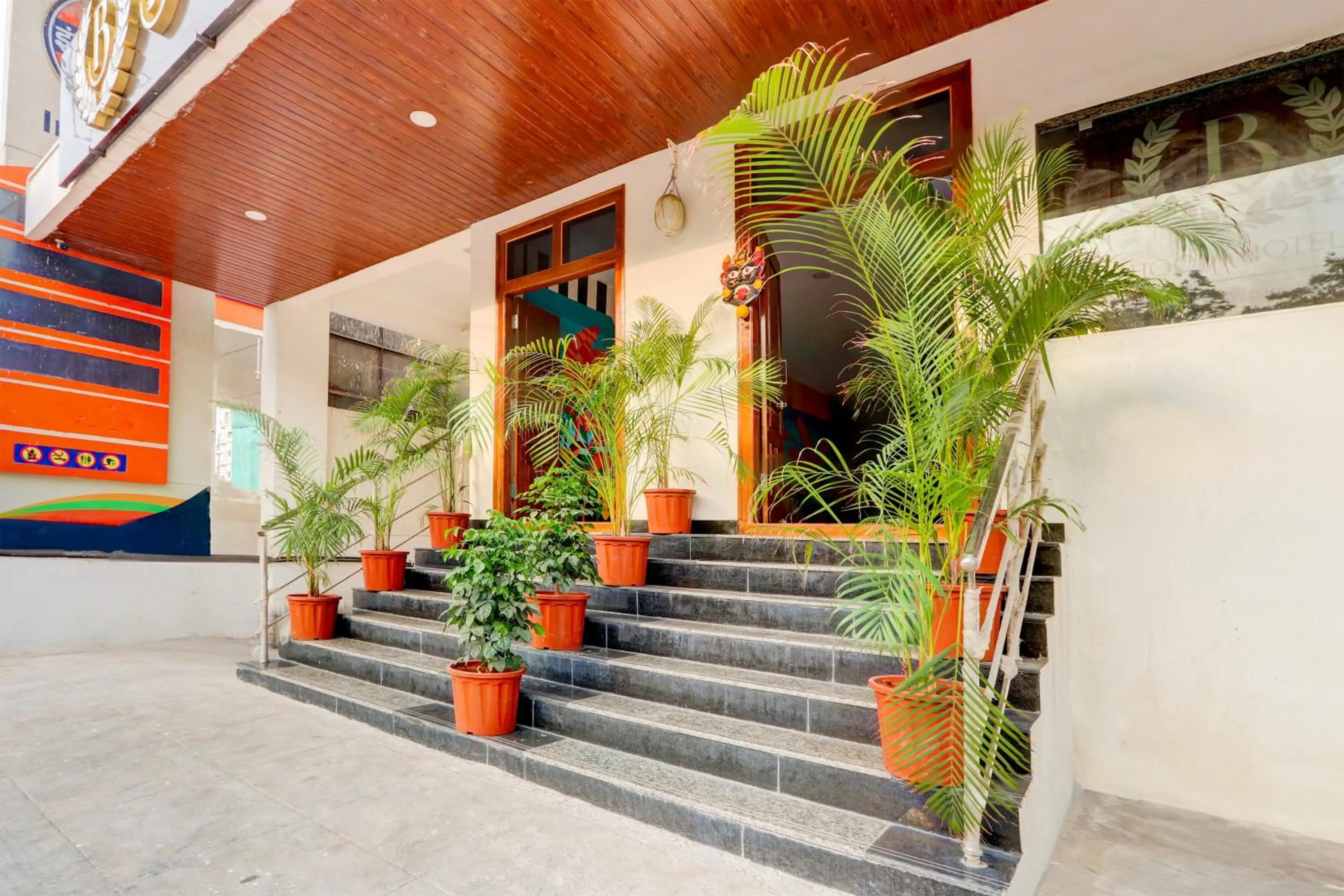 Facade/entrance in Super Townhouse OAK BHOOJA HOTELS