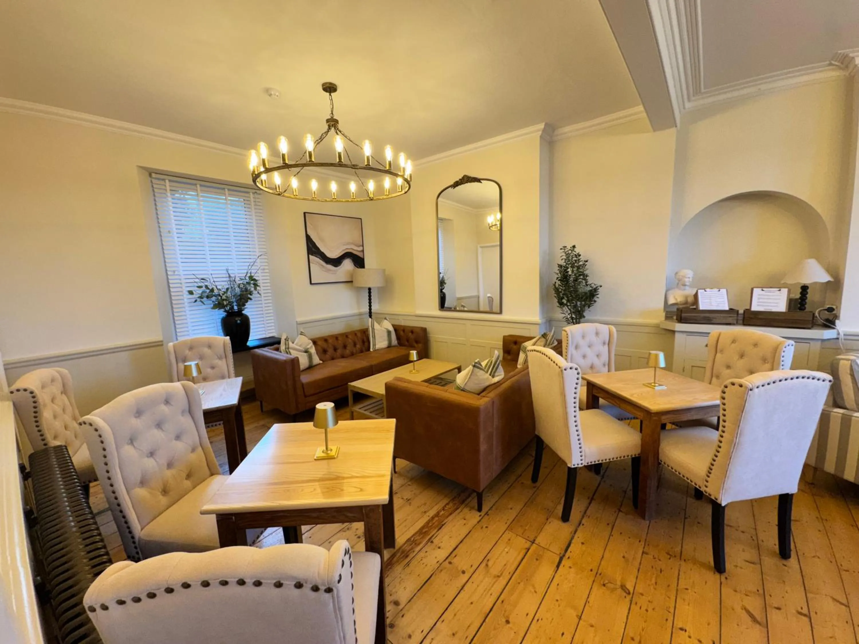 Lounge or bar in The Edge Of The Beach formally The Edgcumbe Hotel