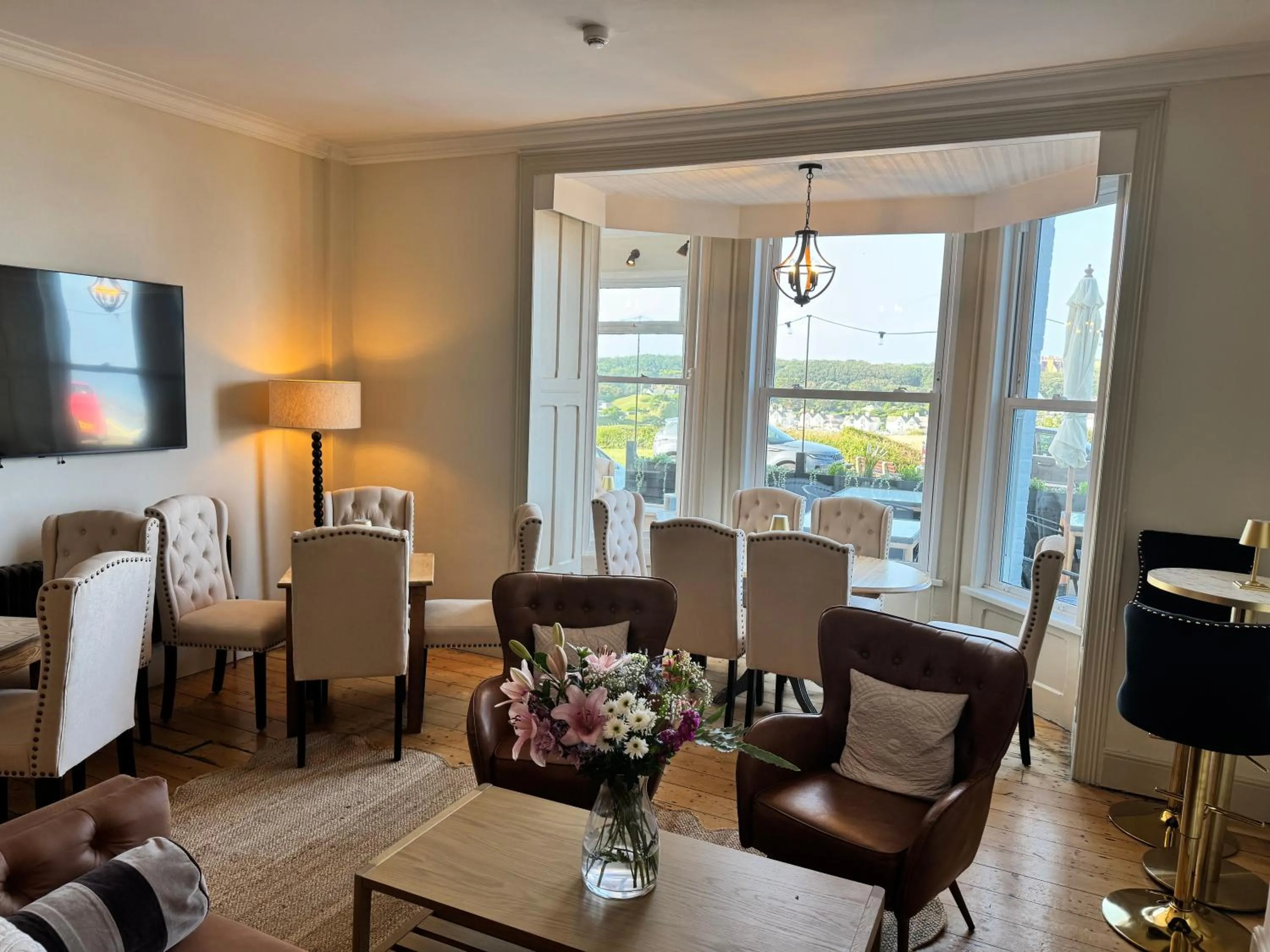 Lounge or bar in The Edge Of The Beach formally The Edgcumbe Hotel