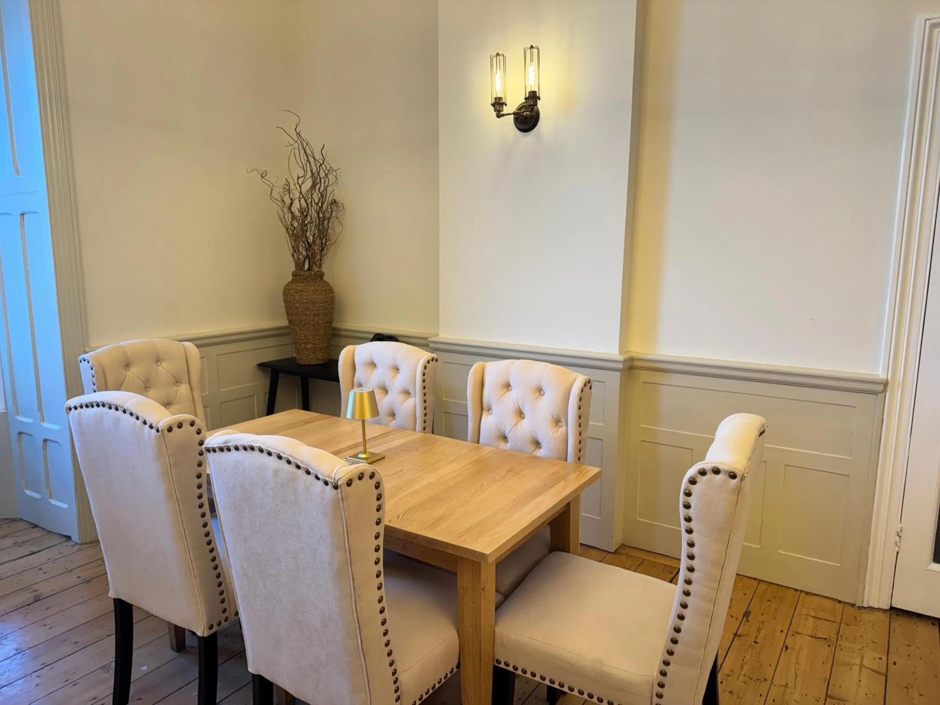 Lounge or bar in The Edge Of The Beach formally The Edgcumbe Hotel