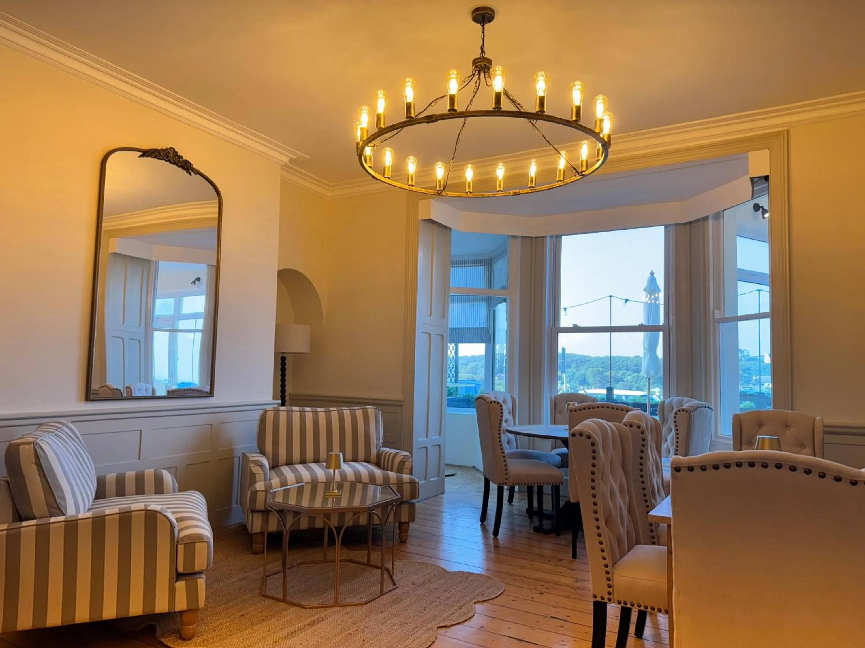 Lounge or bar in The Edge Of The Beach formally The Edgcumbe Hotel