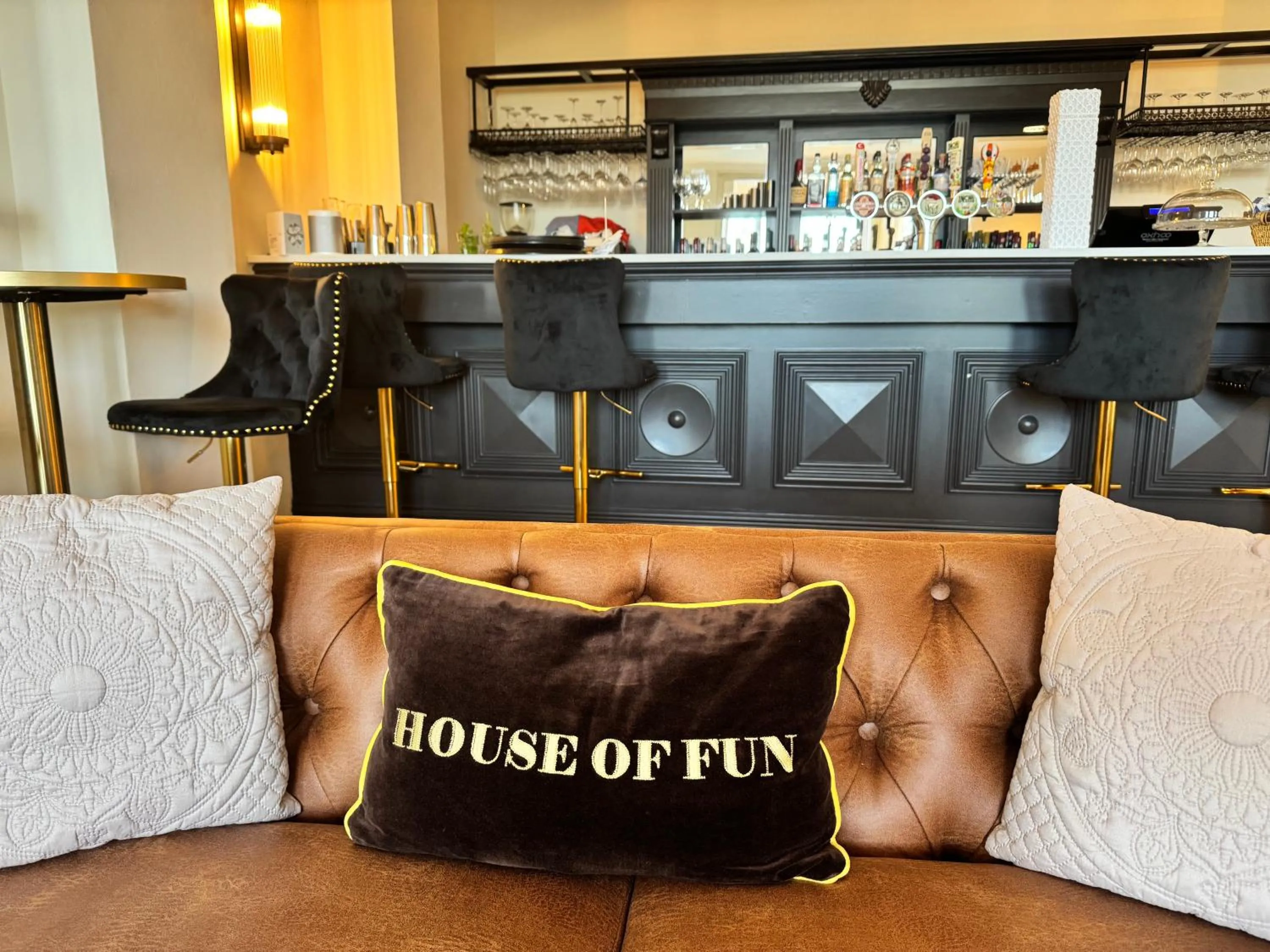 Lounge or bar in The Edge Of The Beach formally The Edgcumbe Hotel