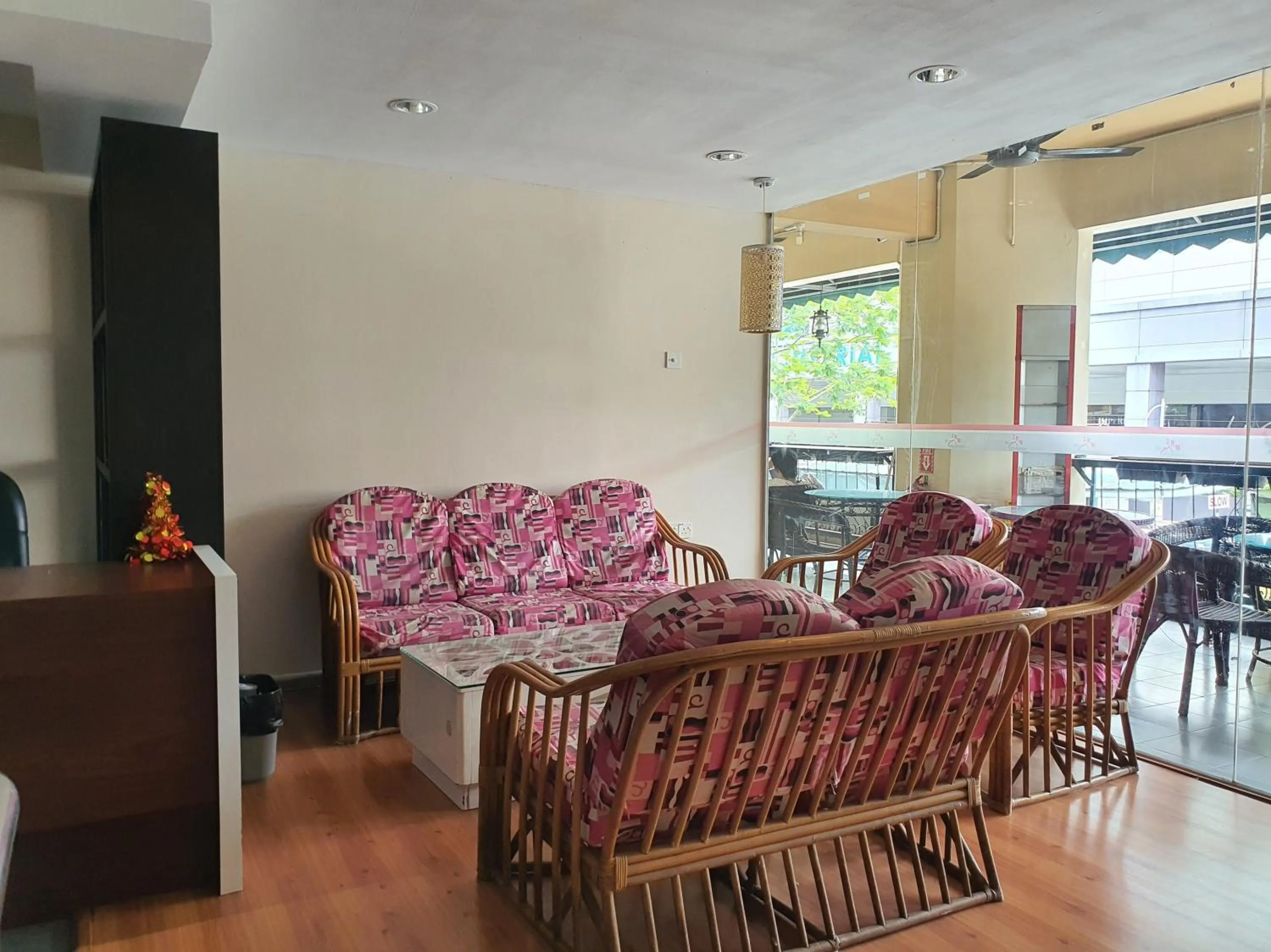 Lobby or reception in SPOT ON 90984 Gn Homestay