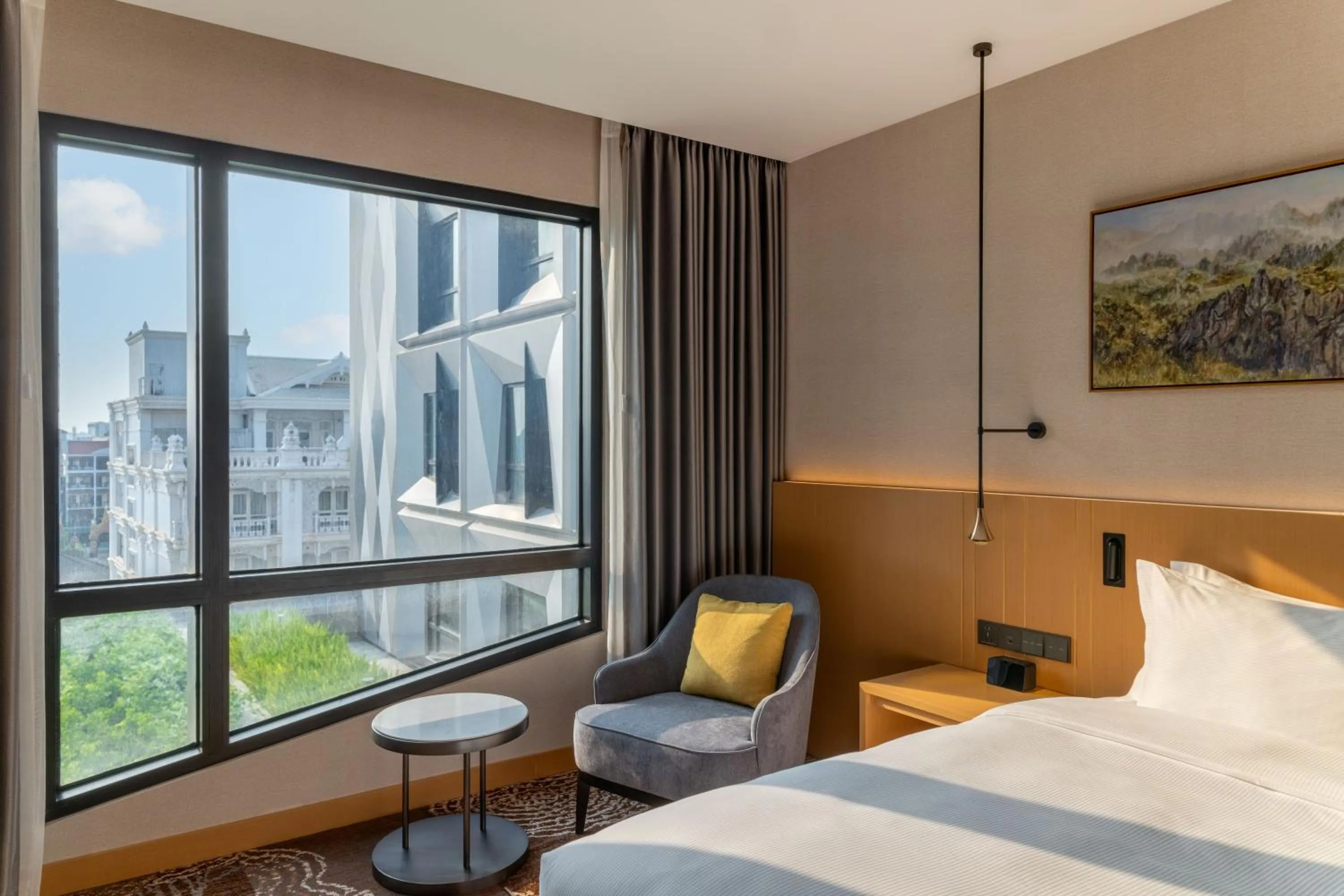 Garden view, Bed in DoubleTree by Hilton Vientiane