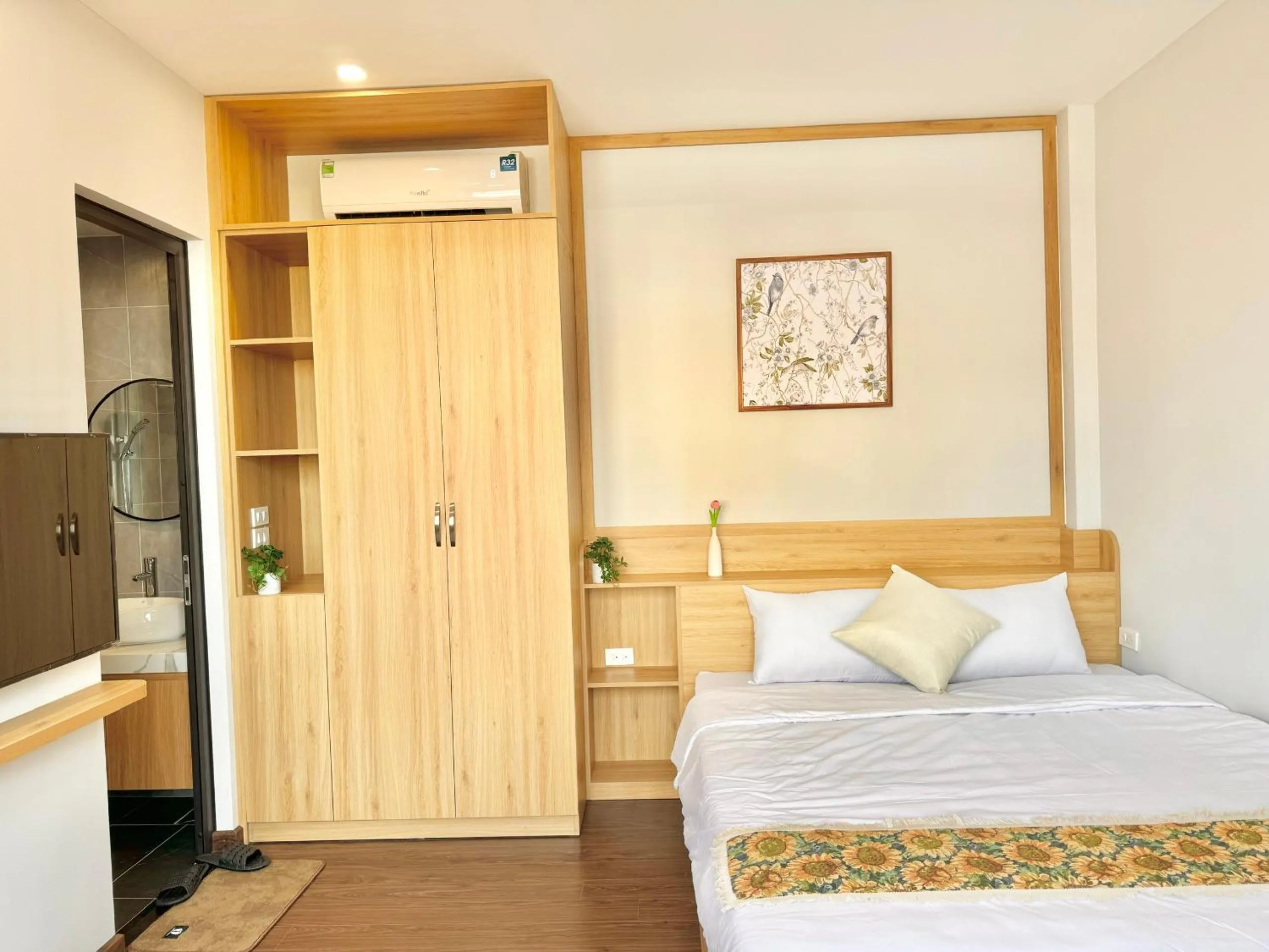 Bed in The Little Home - Đào Tấn - Cozy home - Bathtub - Comfy