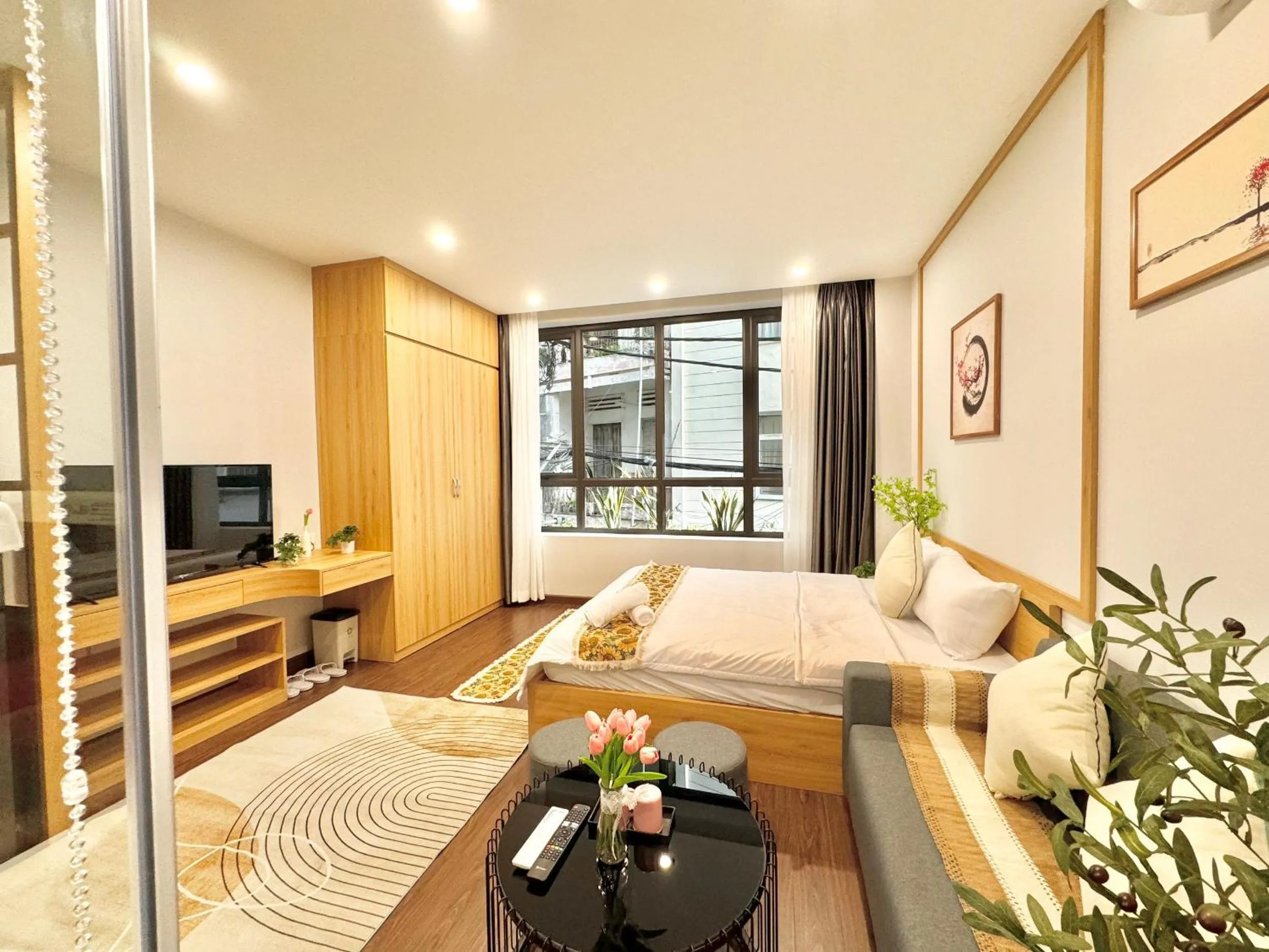 Communal lounge/ TV room, Bed in The Little Home - Đào Tấn - Cozy home - Bathtub - Comfy