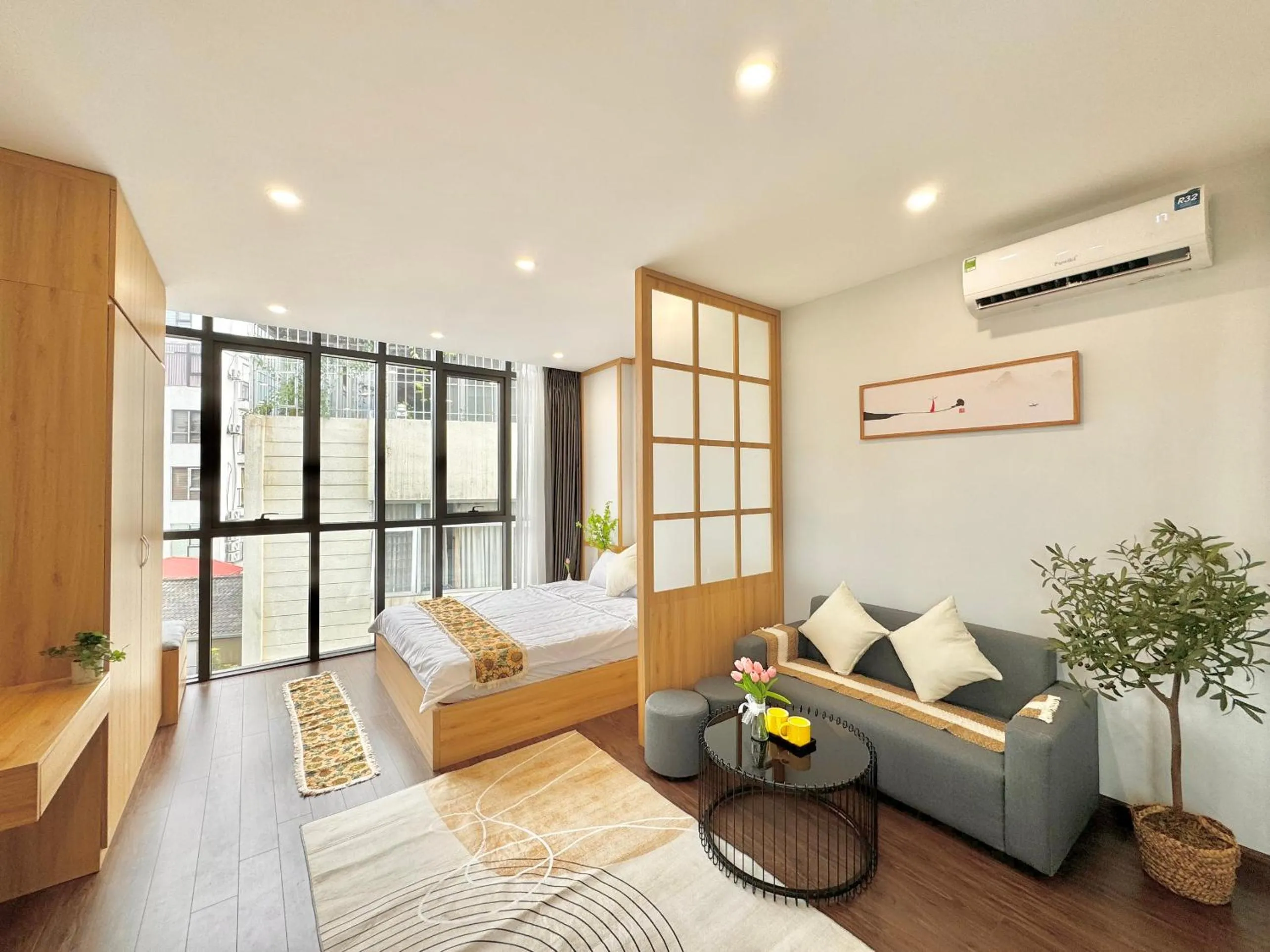 TV and multimedia in The Little Home - Đào Tấn - Cozy home - Bathtub - Comfy