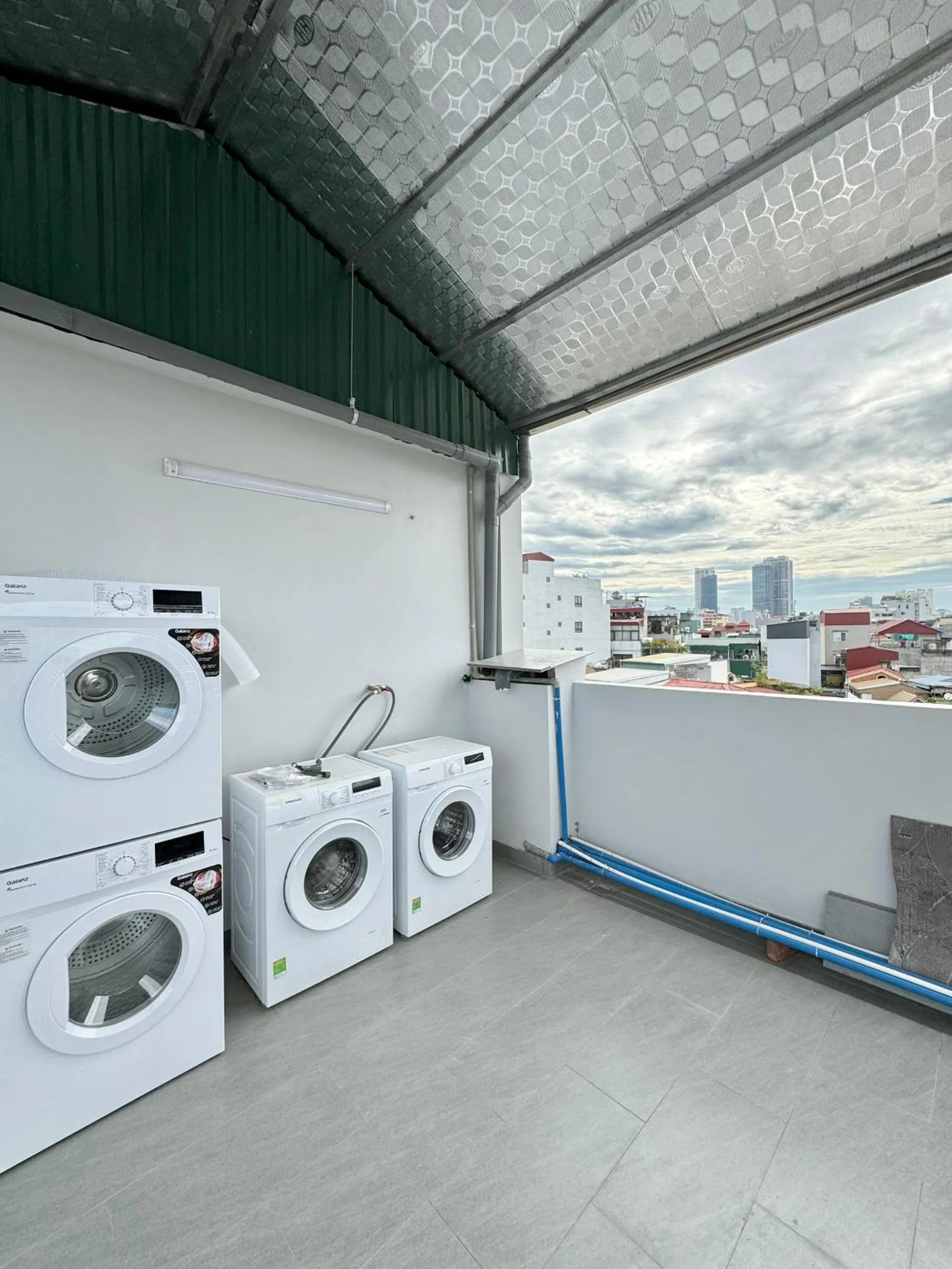 Balcony/Terrace in The Little Home - Đào Tấn - Cozy home - Bathtub - Comfy