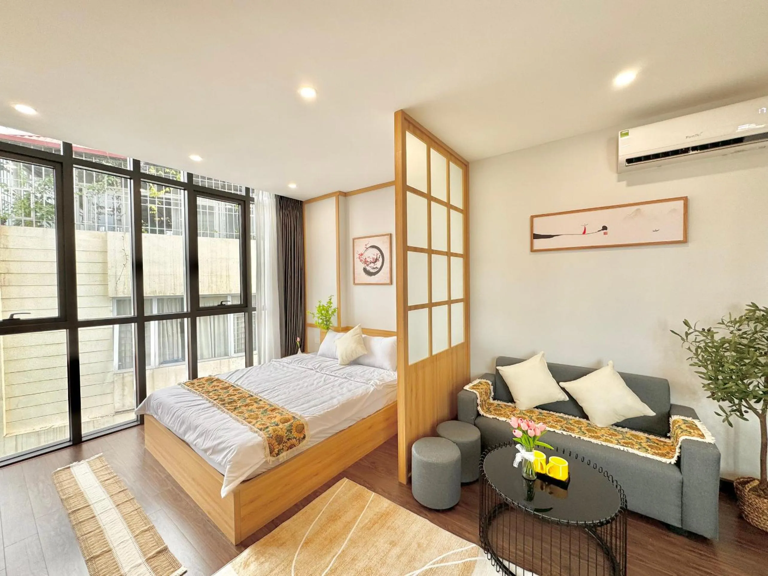 Bed in The Little Home - Đào Tấn - Cozy home - Bathtub - Comfy