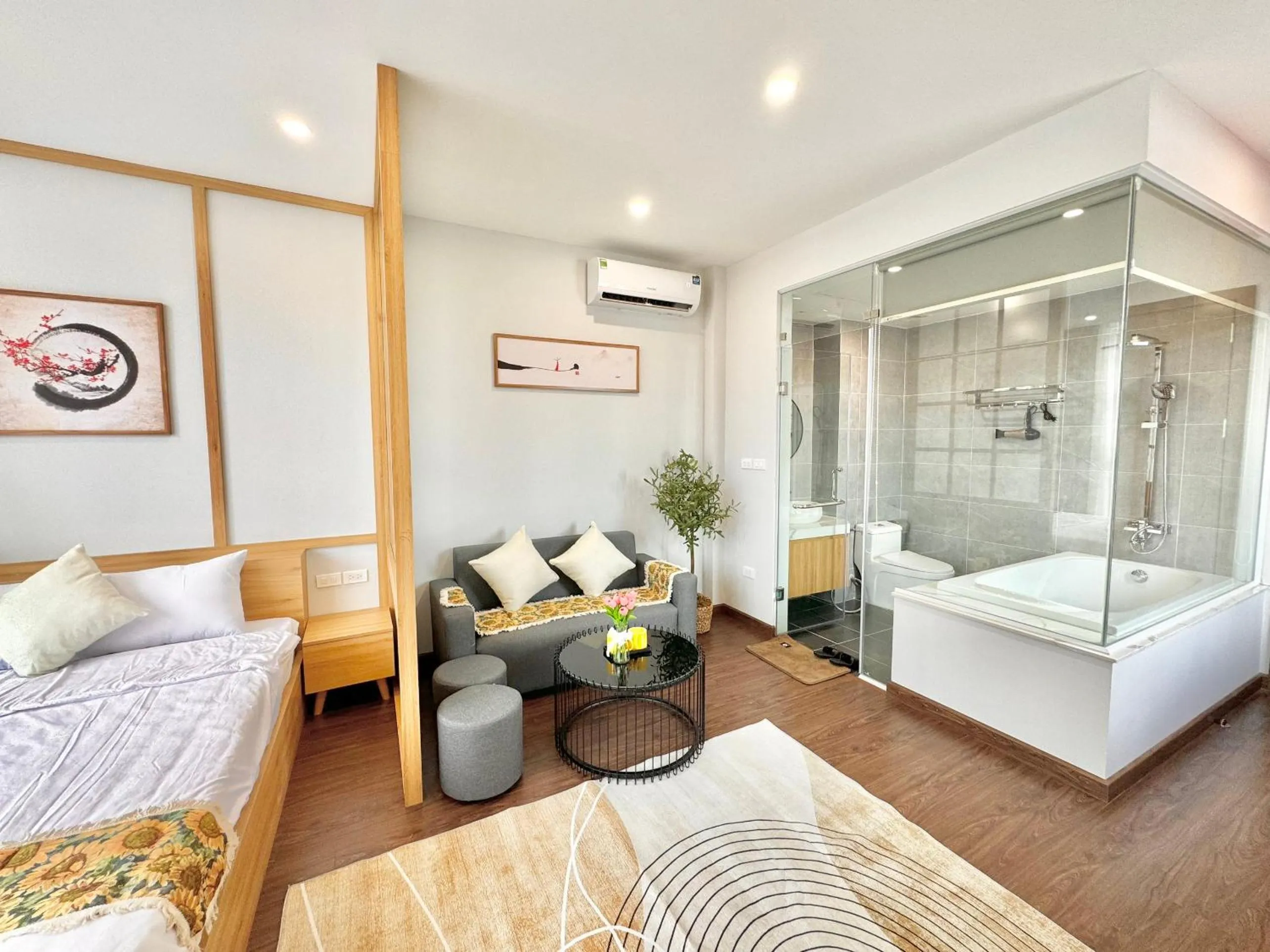 Bed in The Little Home - Đào Tấn - Cozy home - Bathtub - Comfy