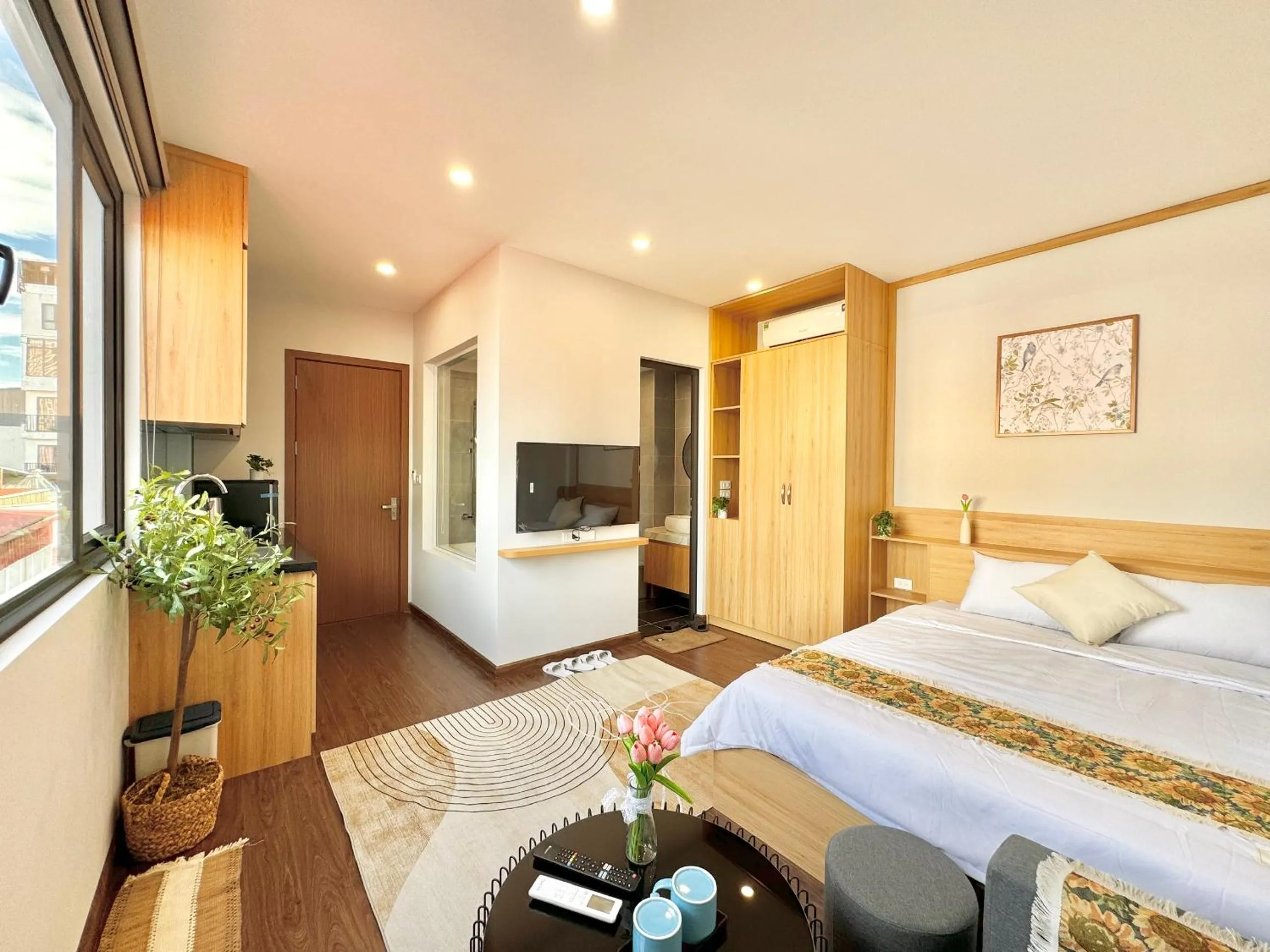 Communal lounge/ TV room, Bed in The Little Home - Đào Tấn - Cozy home - Bathtub - Comfy