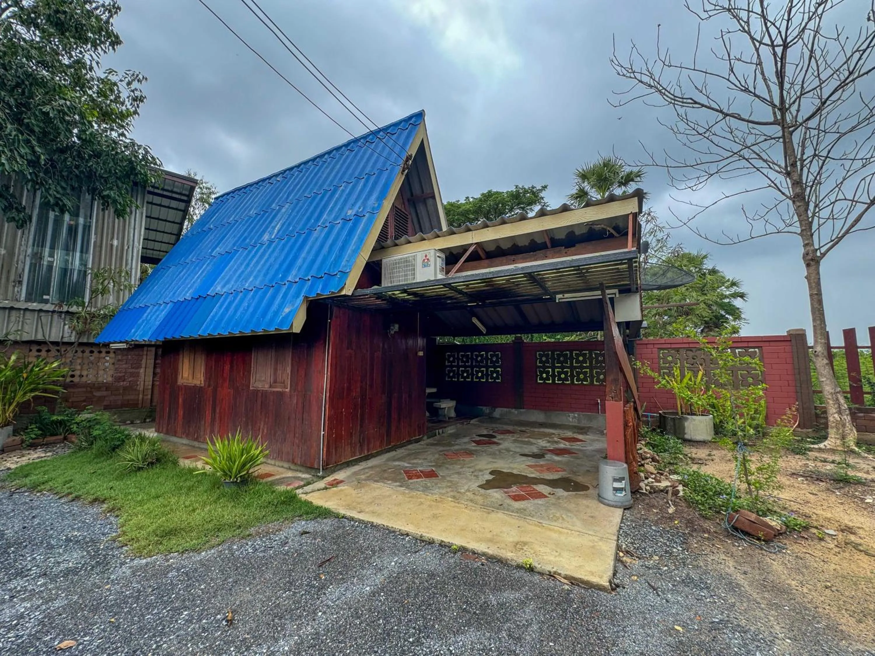 Area and facilities in Suree Garden Resort & Karaoke