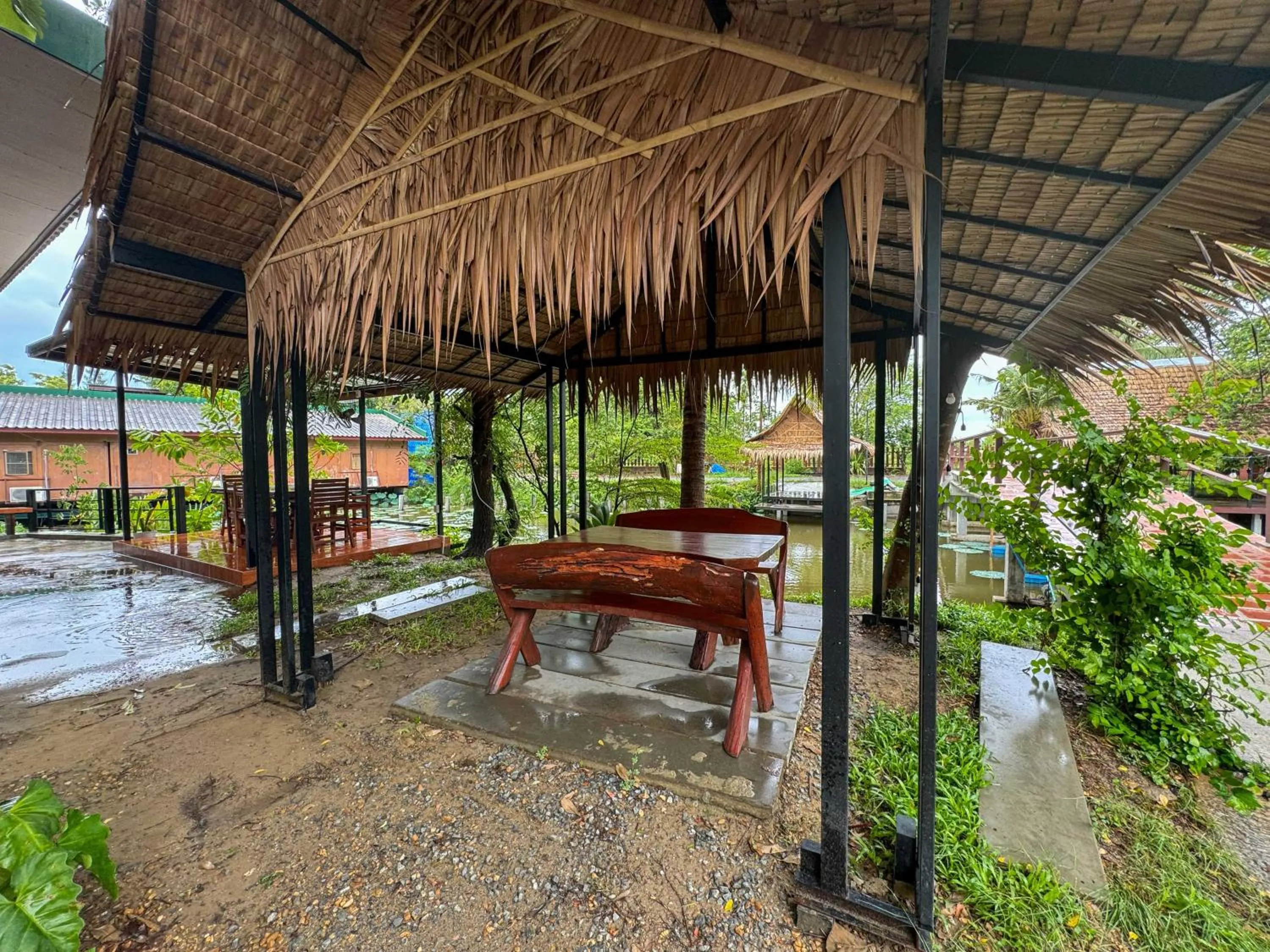 Facade/entrance in Suree Garden Resort & Karaoke