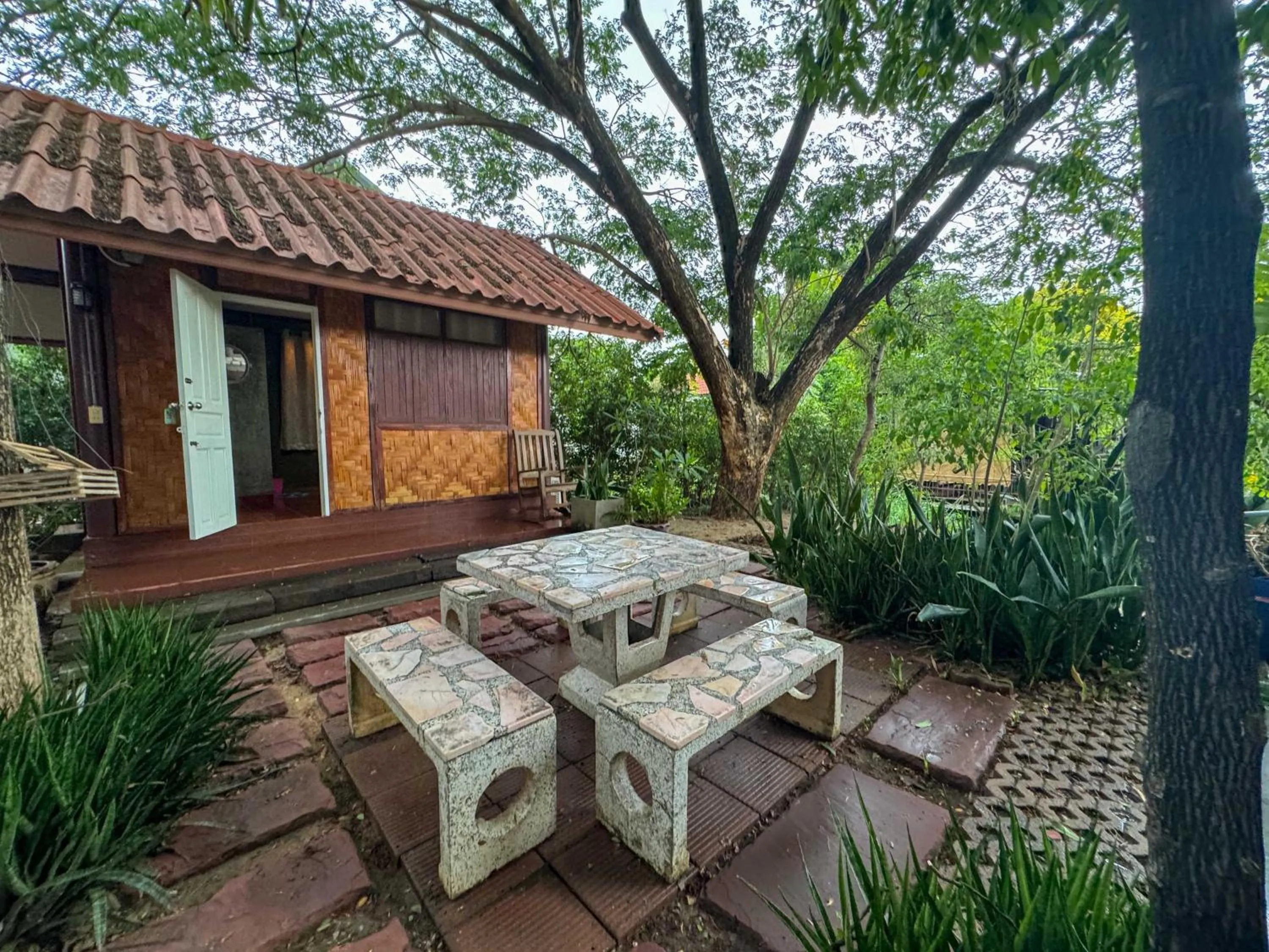 Facade/entrance in Suree Garden Resort & Karaoke