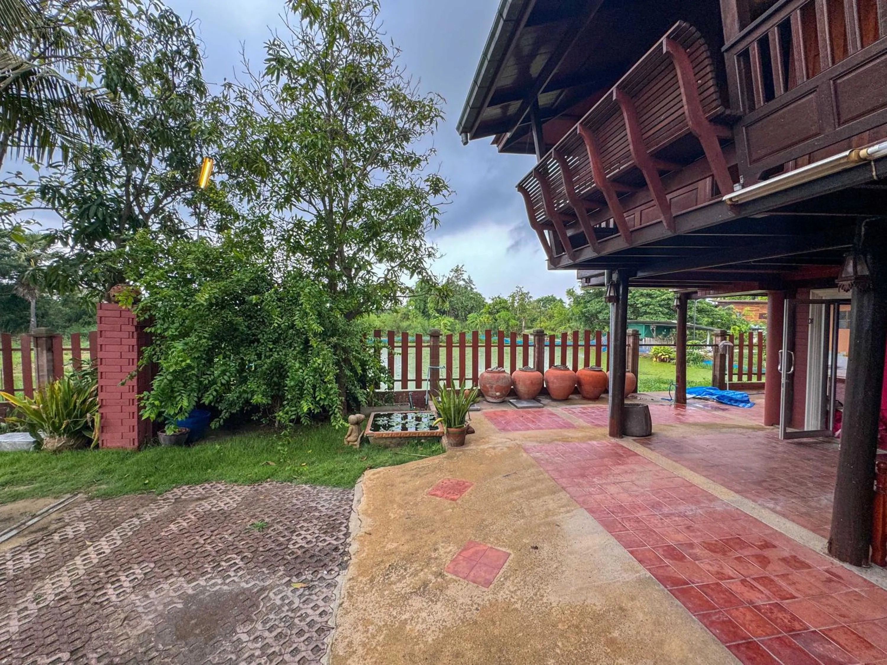 Facade/entrance in Suree Garden Resort & Karaoke