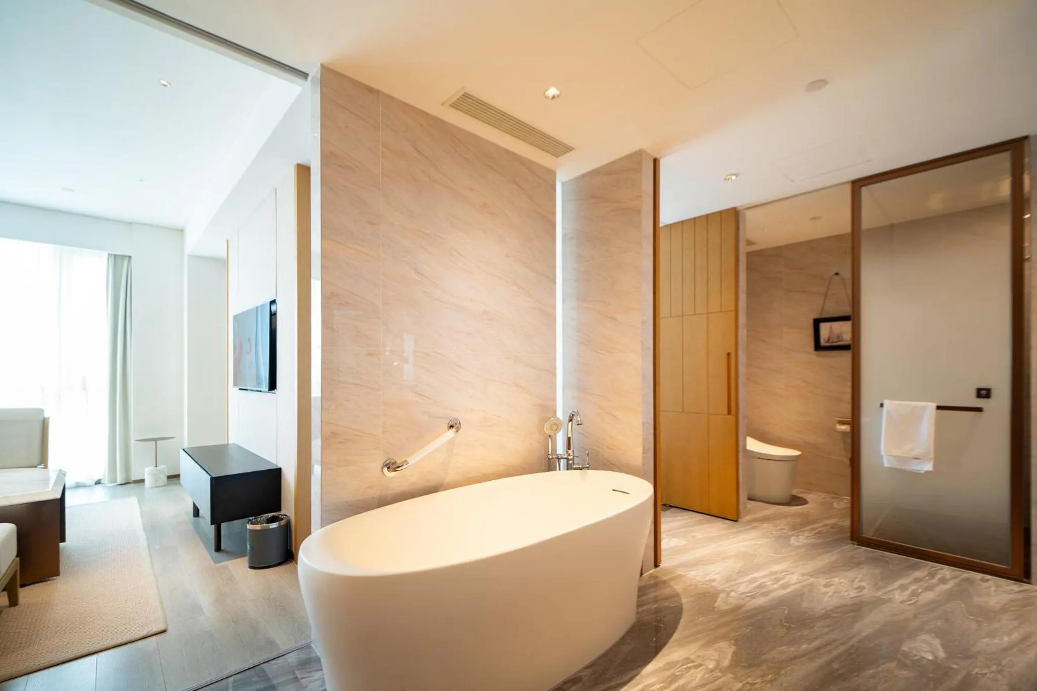 Bedroom in Holiday Inn Ningbo Xiangshan Damu Bay by IHG