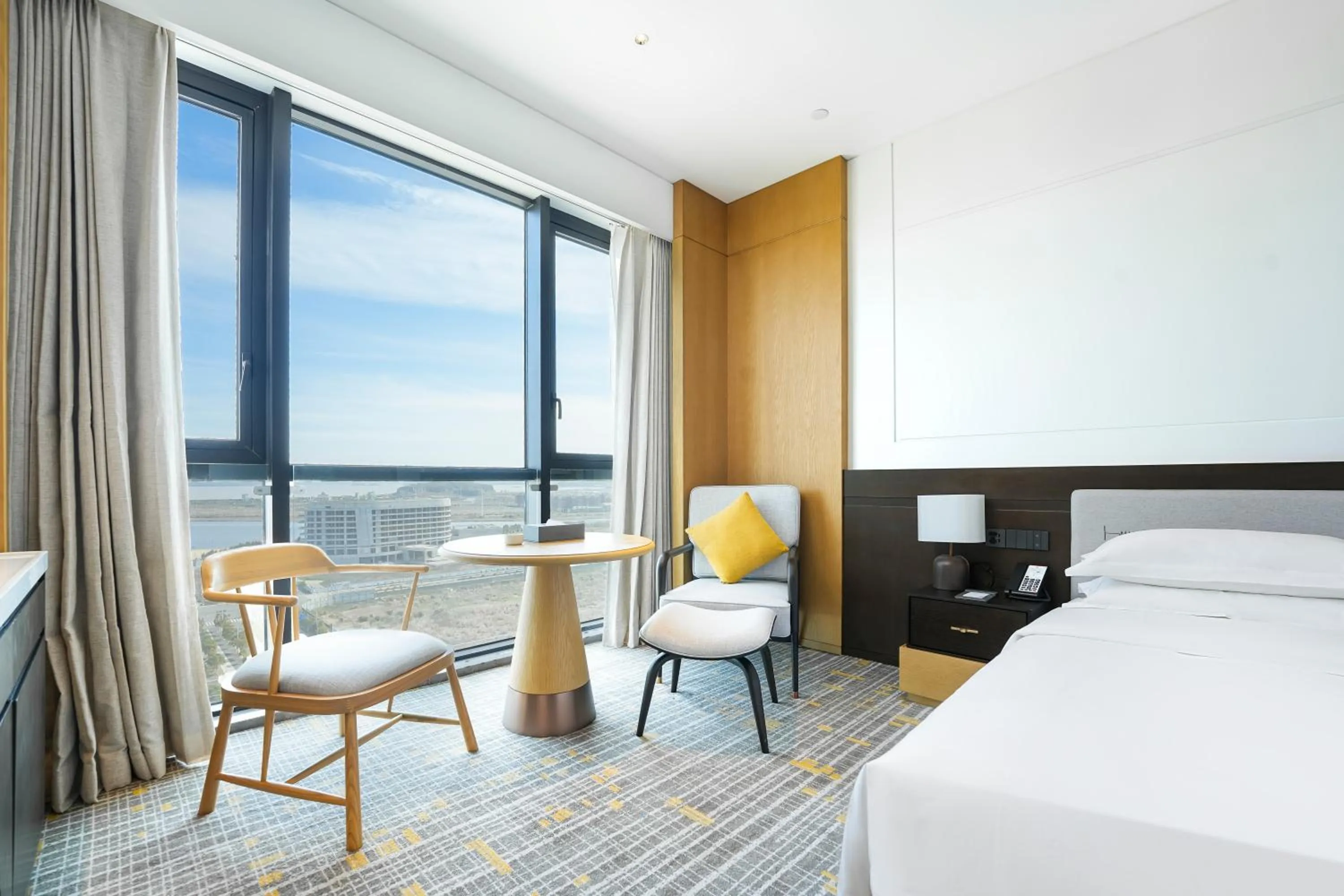 Bed in Holiday Inn Ningbo Xiangshan Damu Bay by IHG