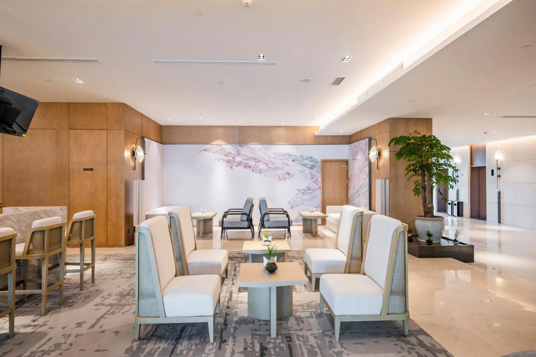 Lounge or bar in Holiday Inn Ningbo Xiangshan Damu Bay by IHG