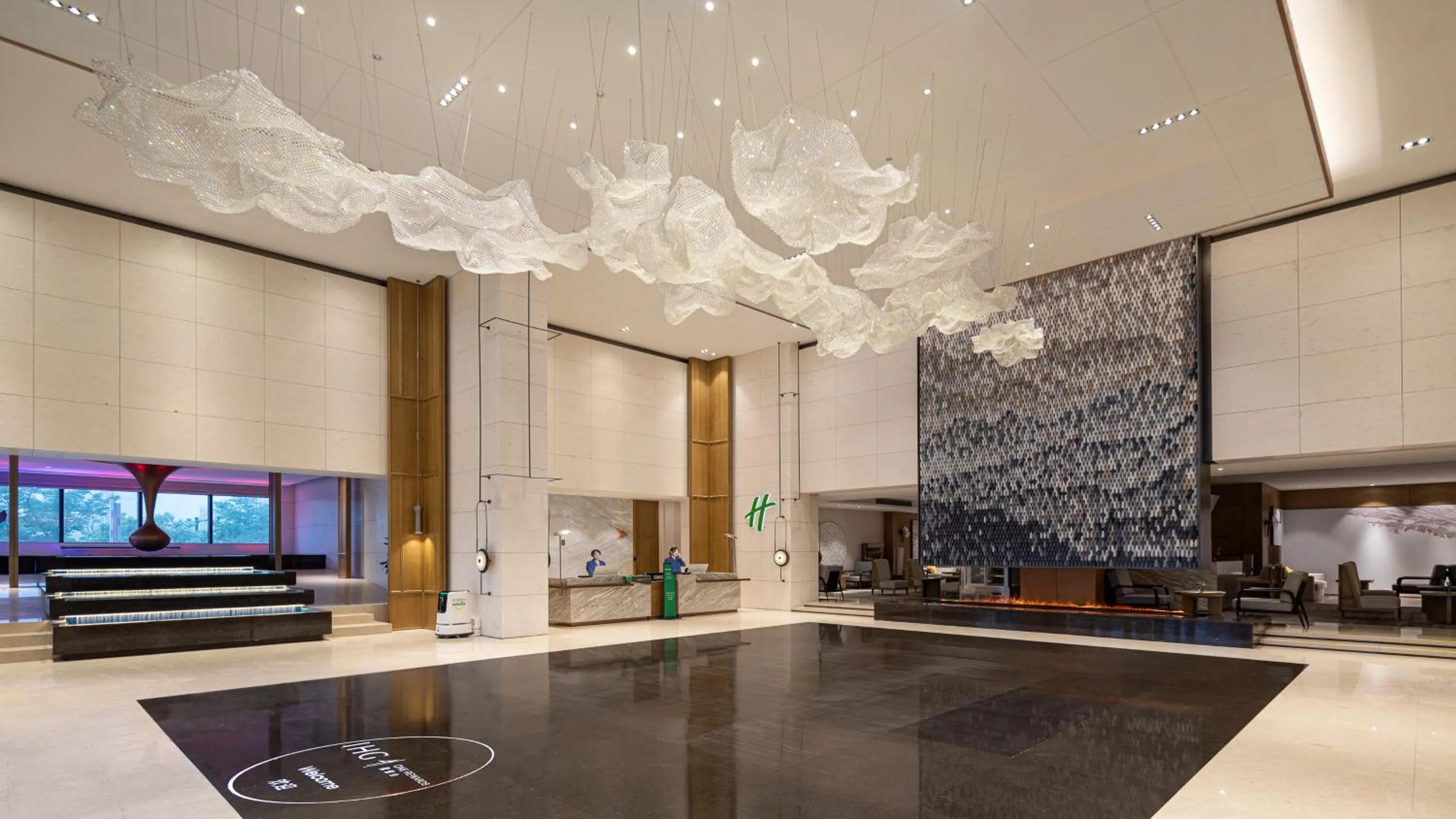Lobby or reception in Holiday Inn Ningbo Xiangshan Damu Bay by IHG