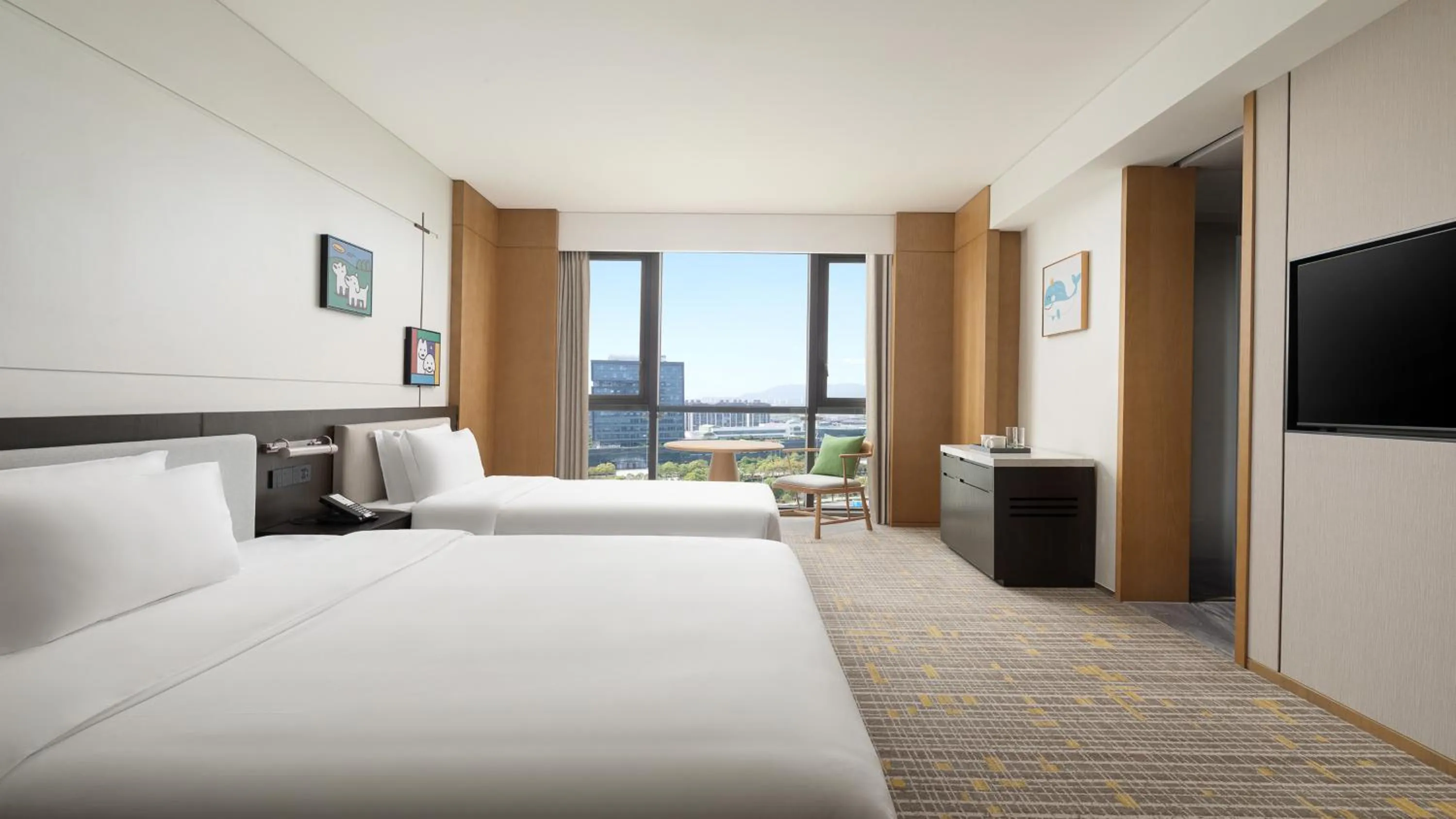 Photo of the whole room, Bed in Holiday Inn Ningbo Xiangshan Damu Bay by IHG