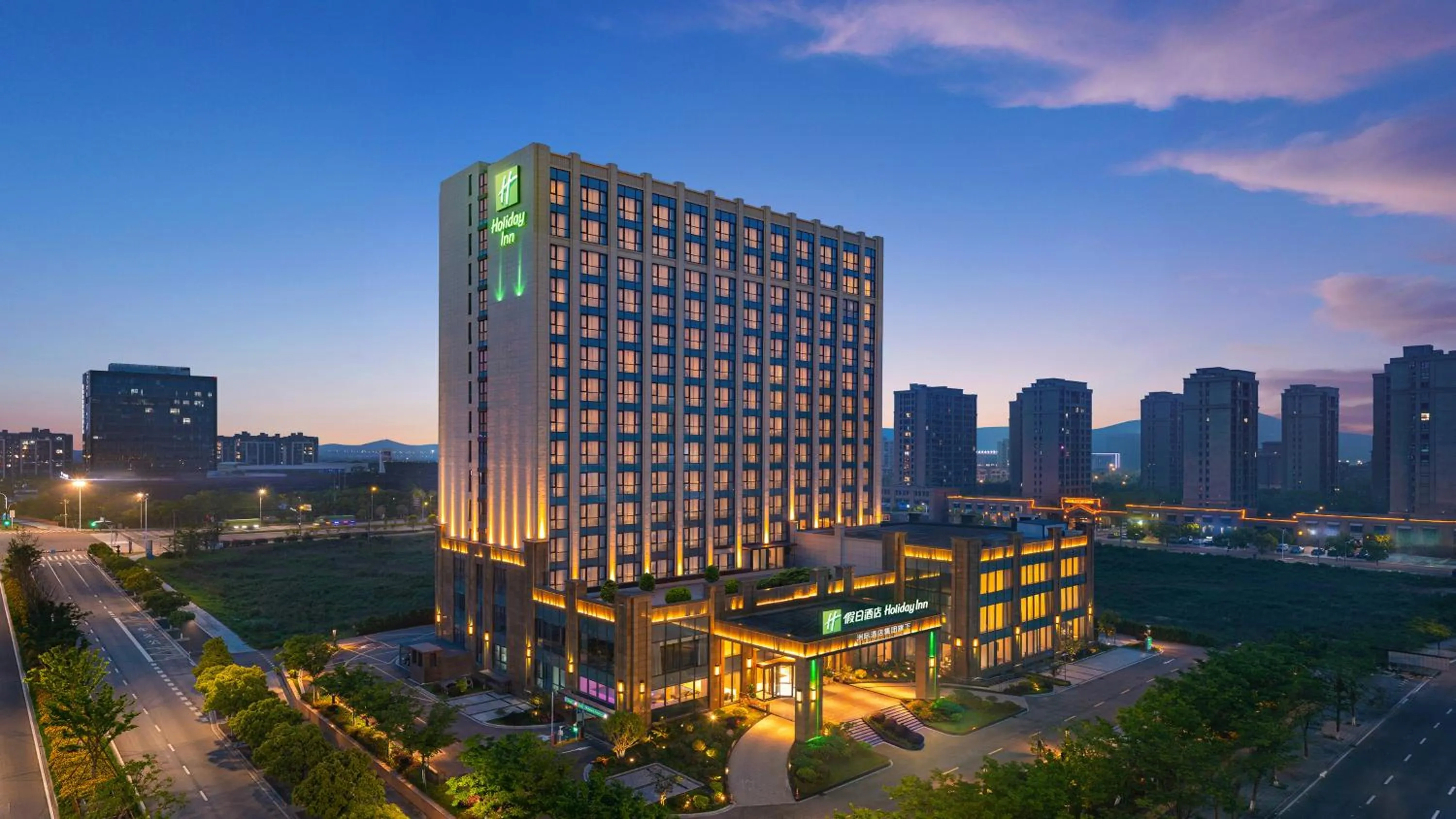 Night in Holiday Inn Ningbo Xiangshan Damu Bay by IHG