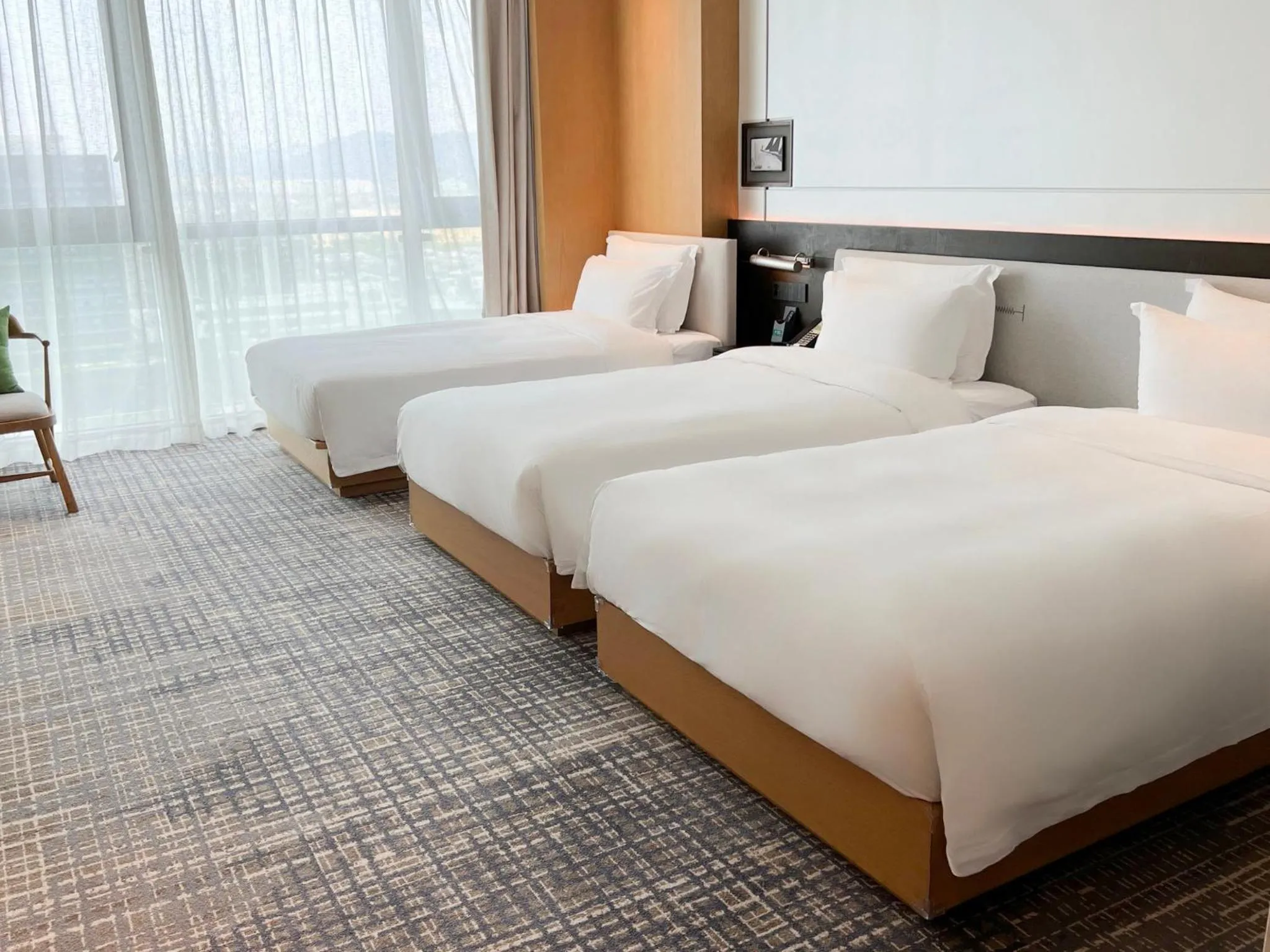 Photo of the whole room, Bed in Holiday Inn Ningbo Xiangshan Damu Bay by IHG