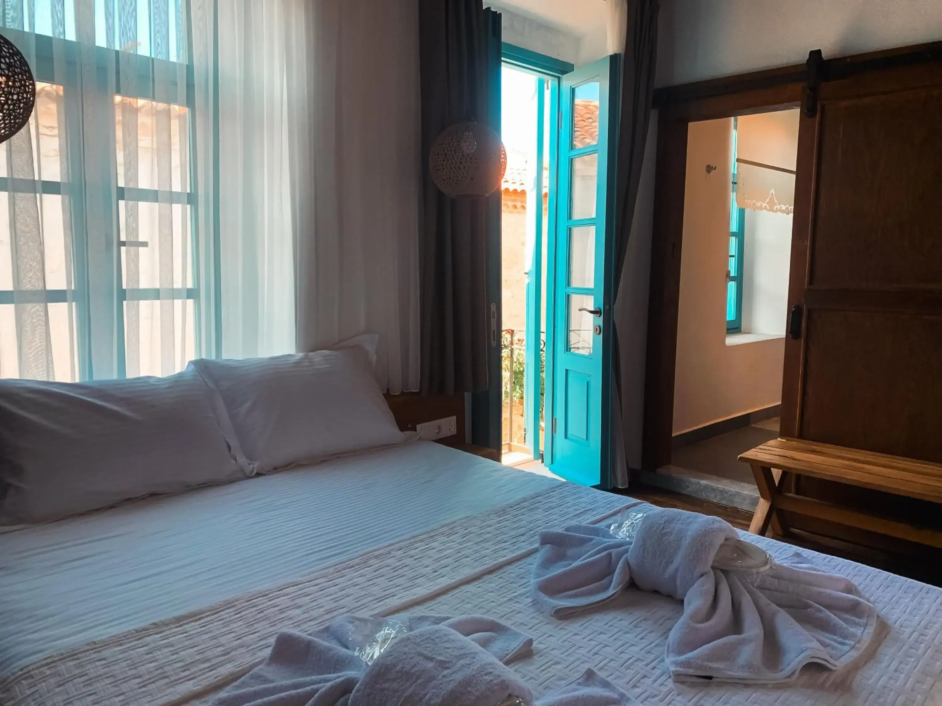 Deluxe Double Room with Balcony in Casa Alegre Alaçatı Deluxe Double Room with Balcony in Casa Alegre Alaçatı