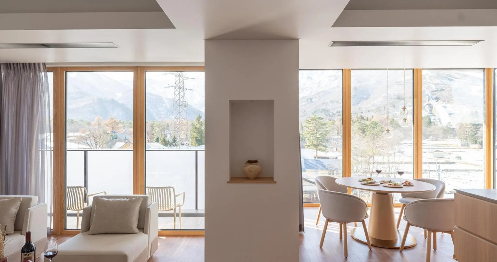 Living room in HOTEL LA VIGNE HAKUBA by Onko Chishin