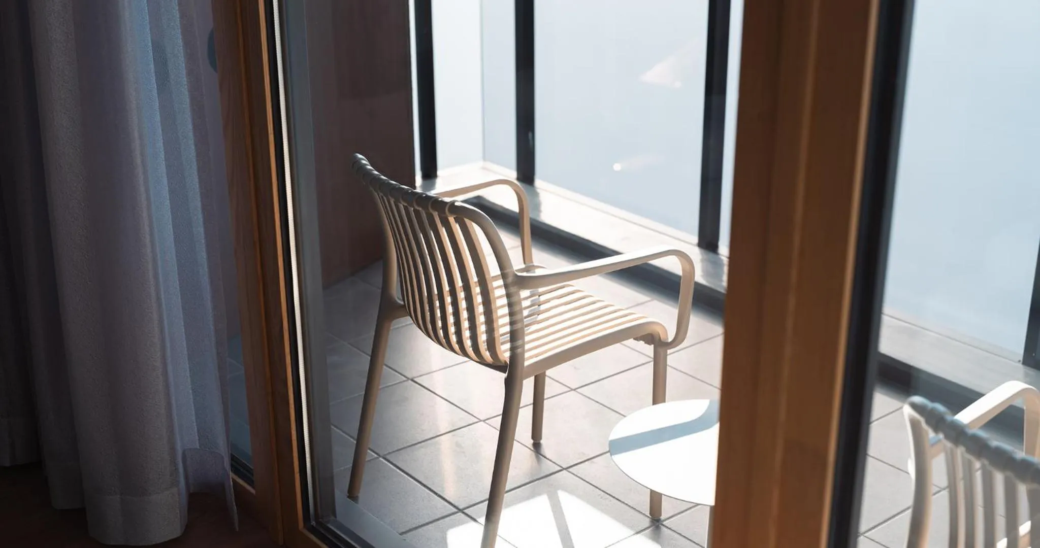 Balcony/Terrace in HOTEL LA VIGNE HAKUBA by Onko Chishin