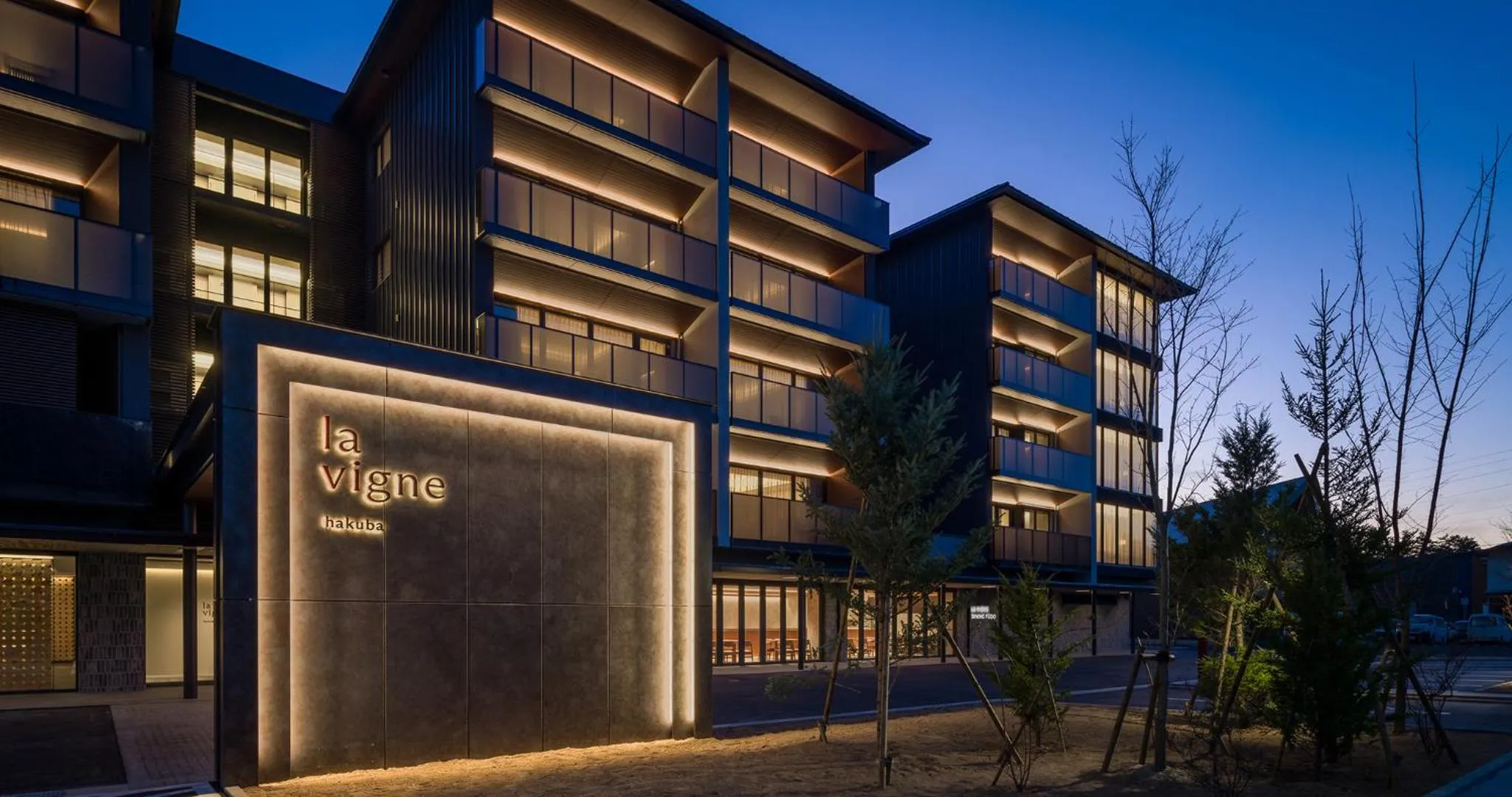 Property building in HOTEL LA VIGNE HAKUBA by Onko Chishin