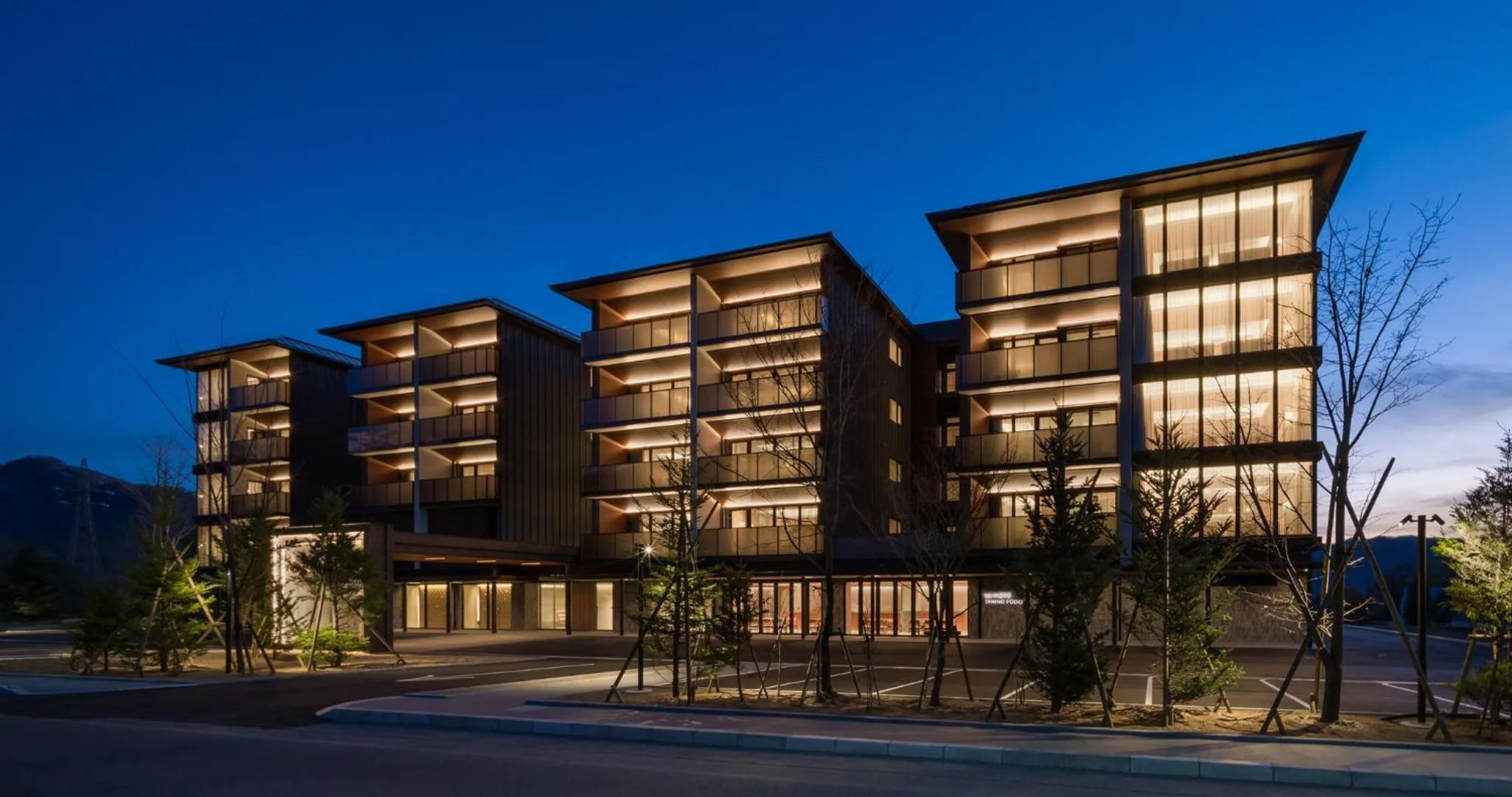 Property building in HOTEL LA VIGNE HAKUBA by Onko Chishin