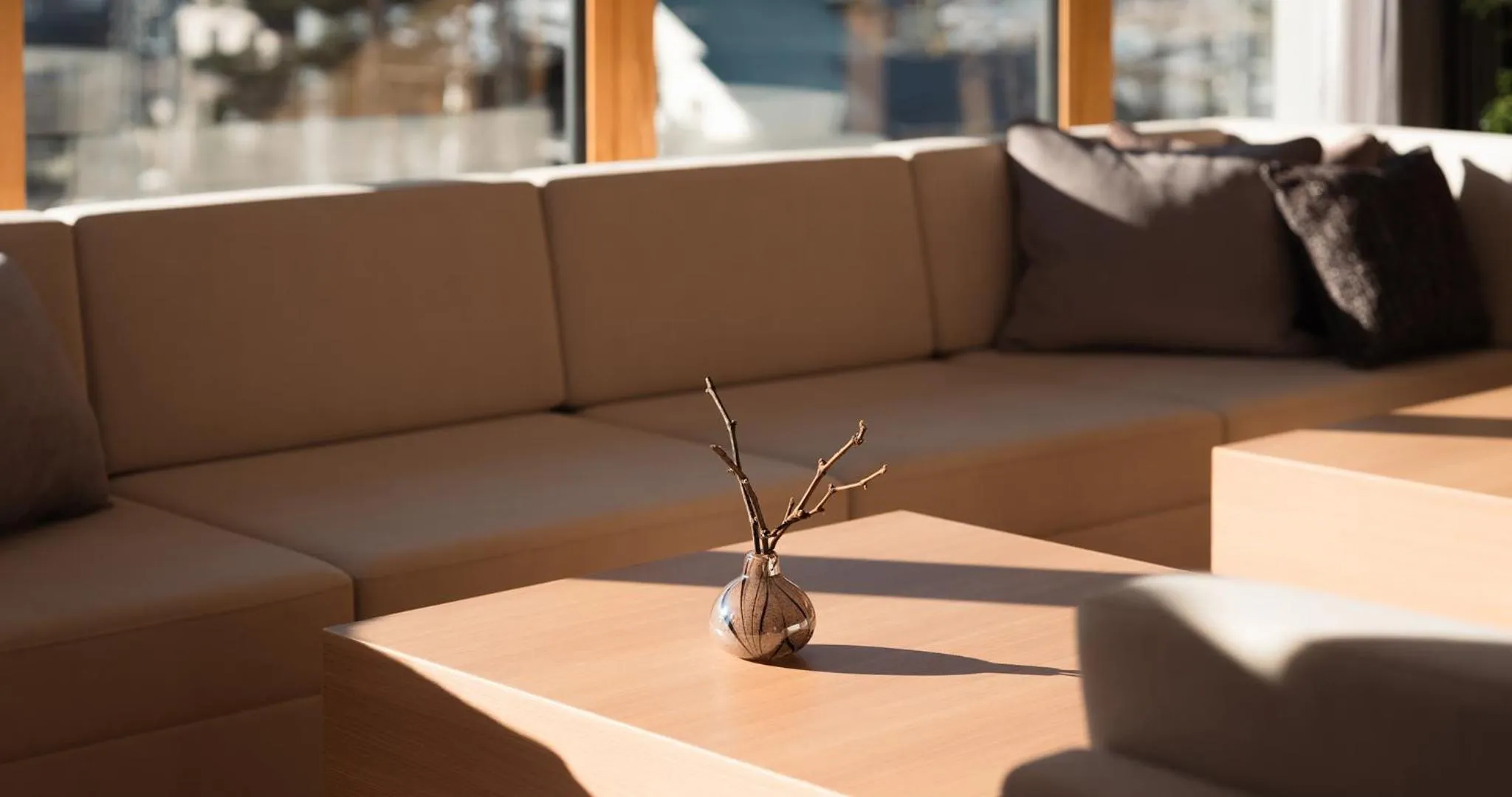 Living room in HOTEL LA VIGNE HAKUBA by Onko Chishin