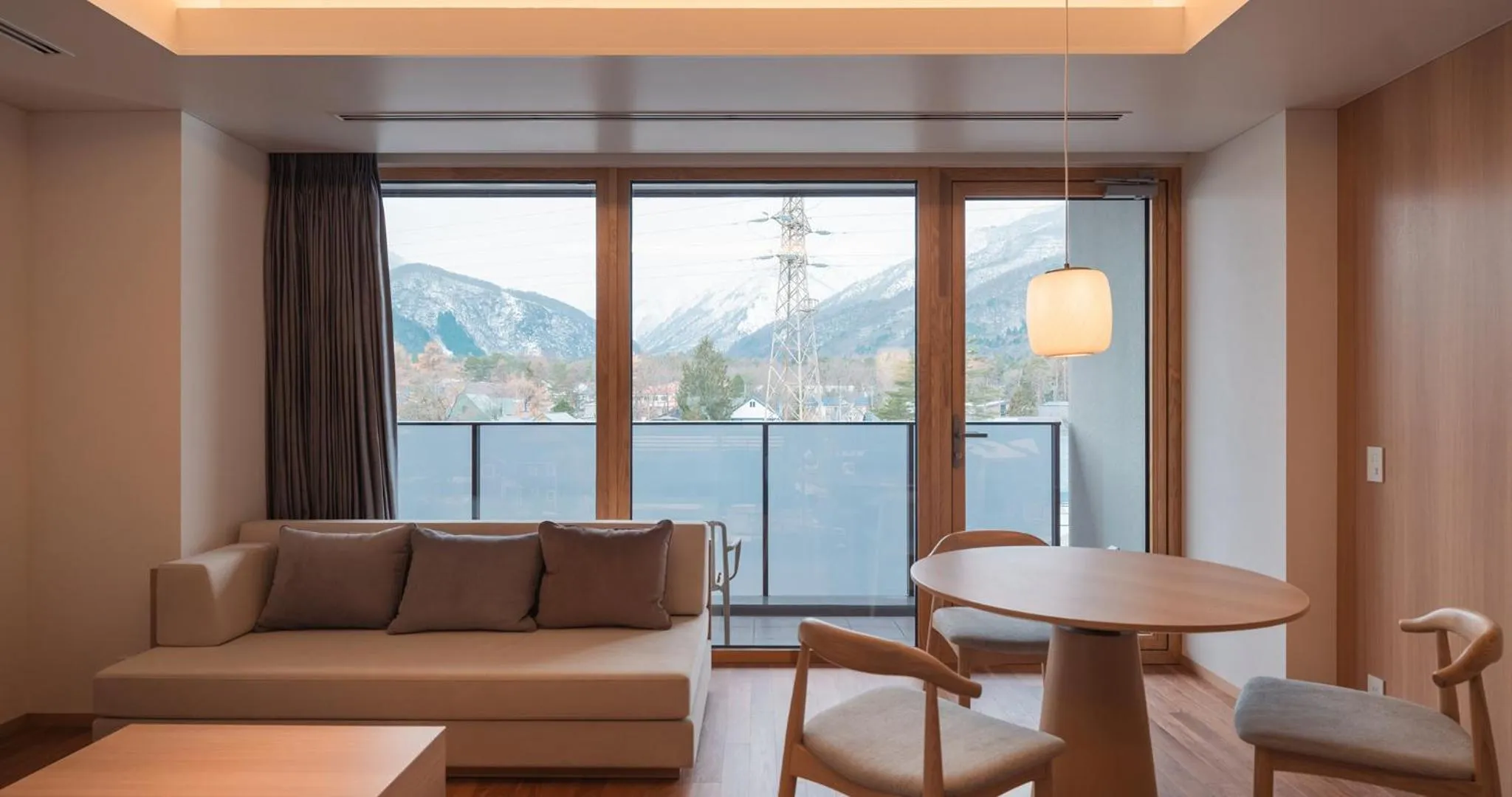 Living room in HOTEL LA VIGNE HAKUBA by Onko Chishin