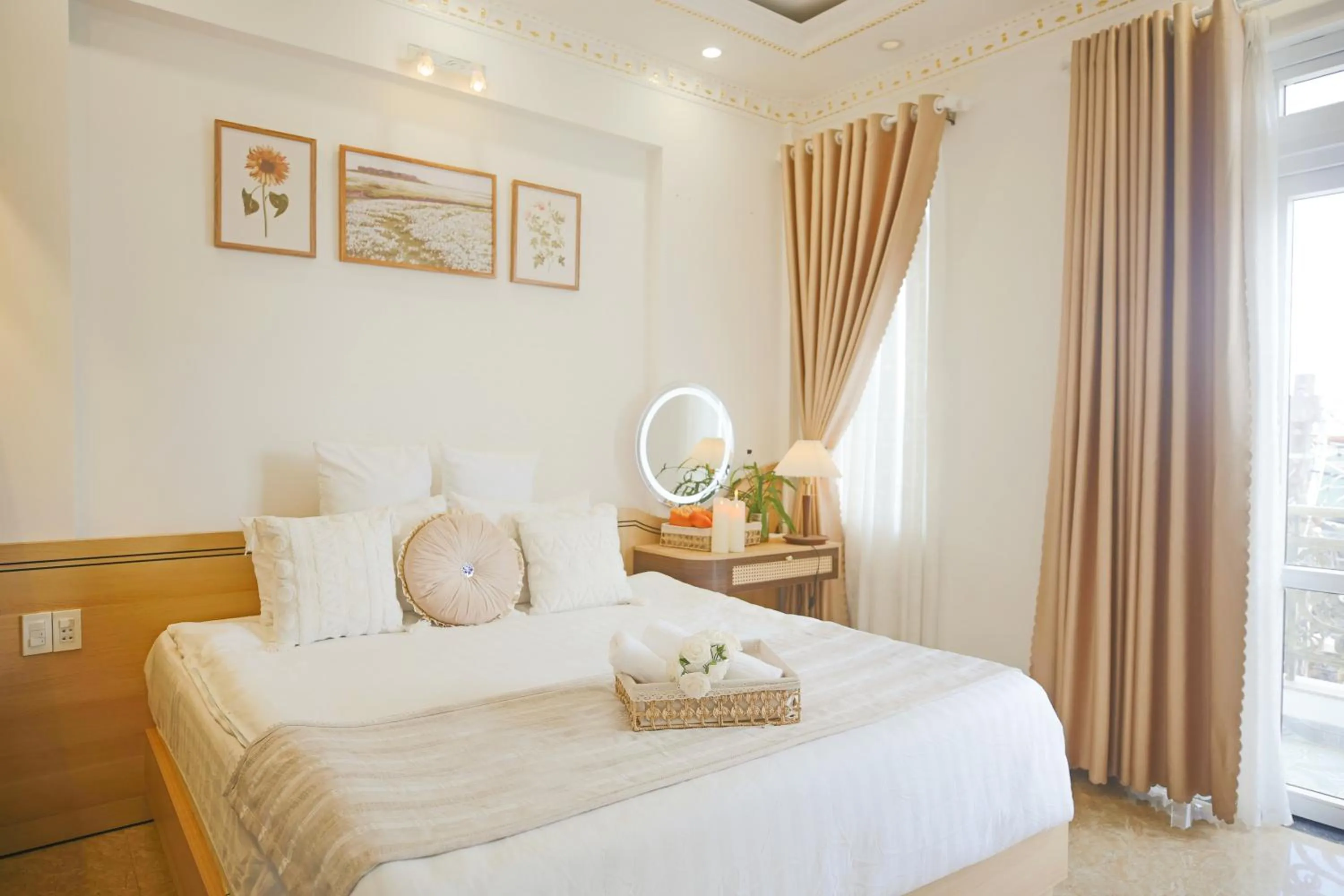 Bed in Huong Anh DaLat Palace