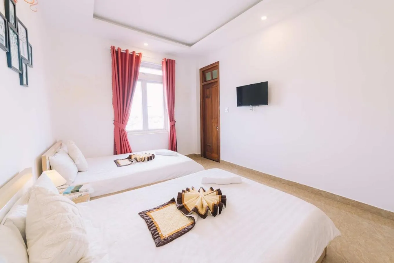 Bedroom, Bed in Huong Anh DaLat Palace