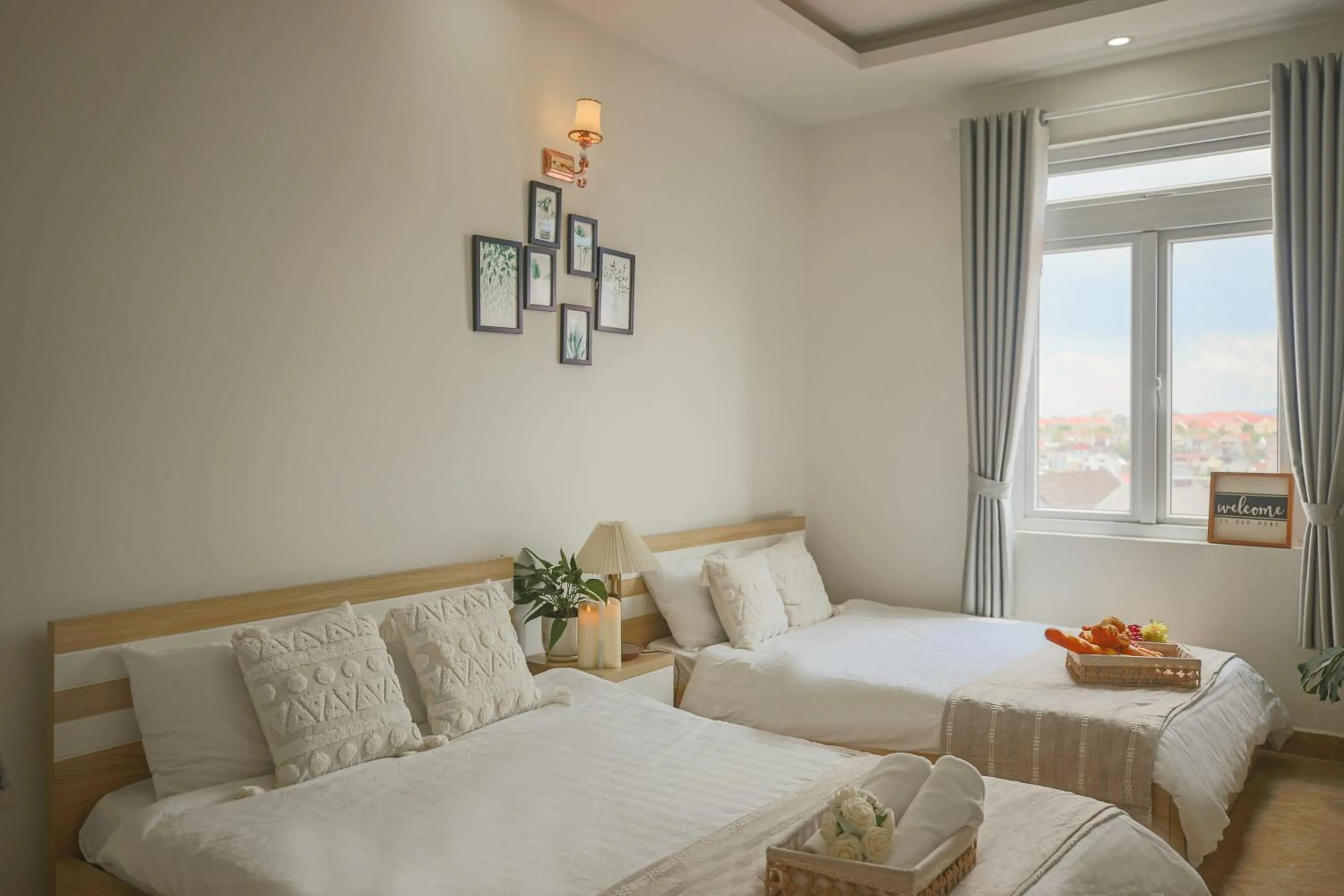 Photo of the whole room, Bed in Huong Anh DaLat Palace