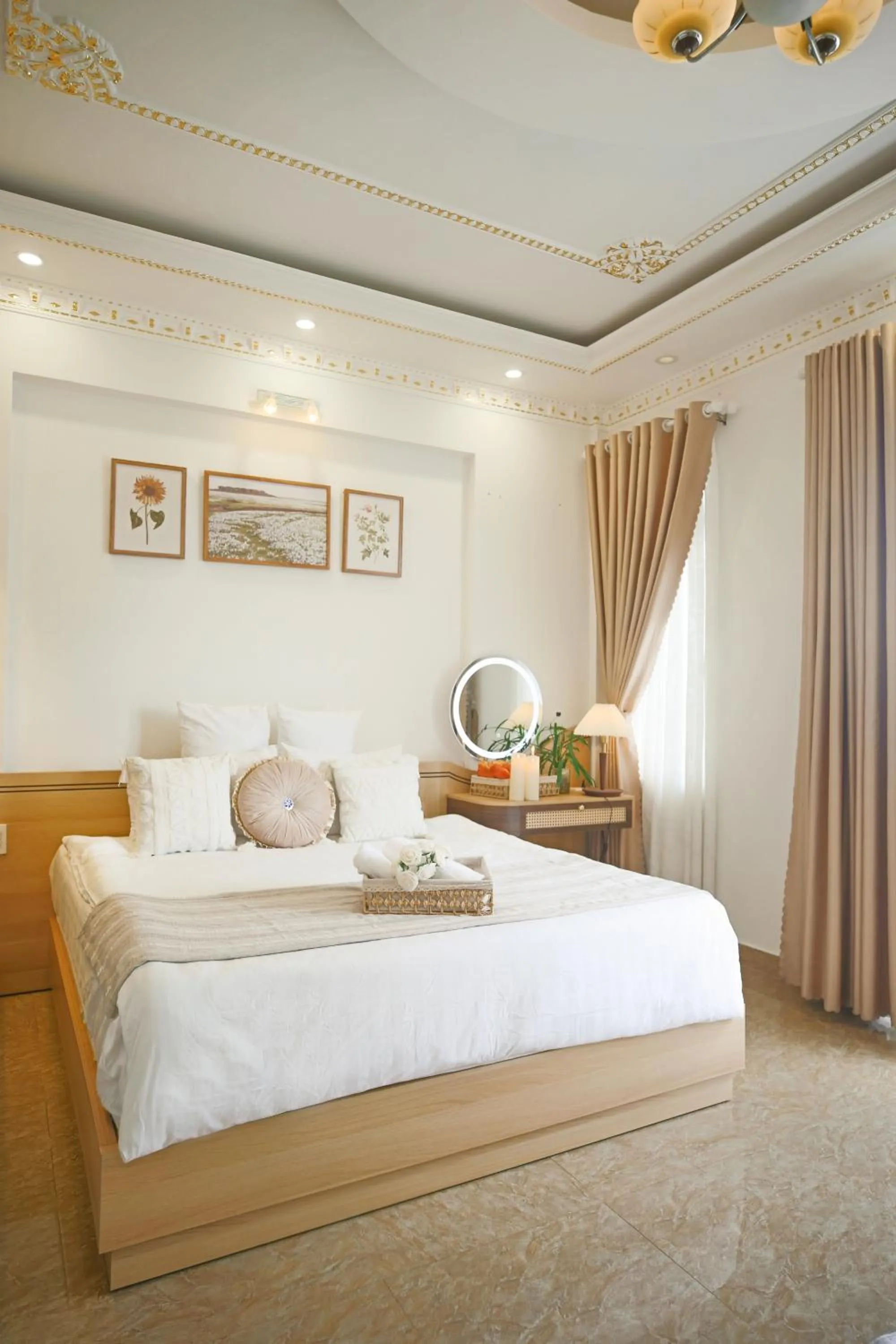 Bedroom, Bed in Huong Anh DaLat Palace