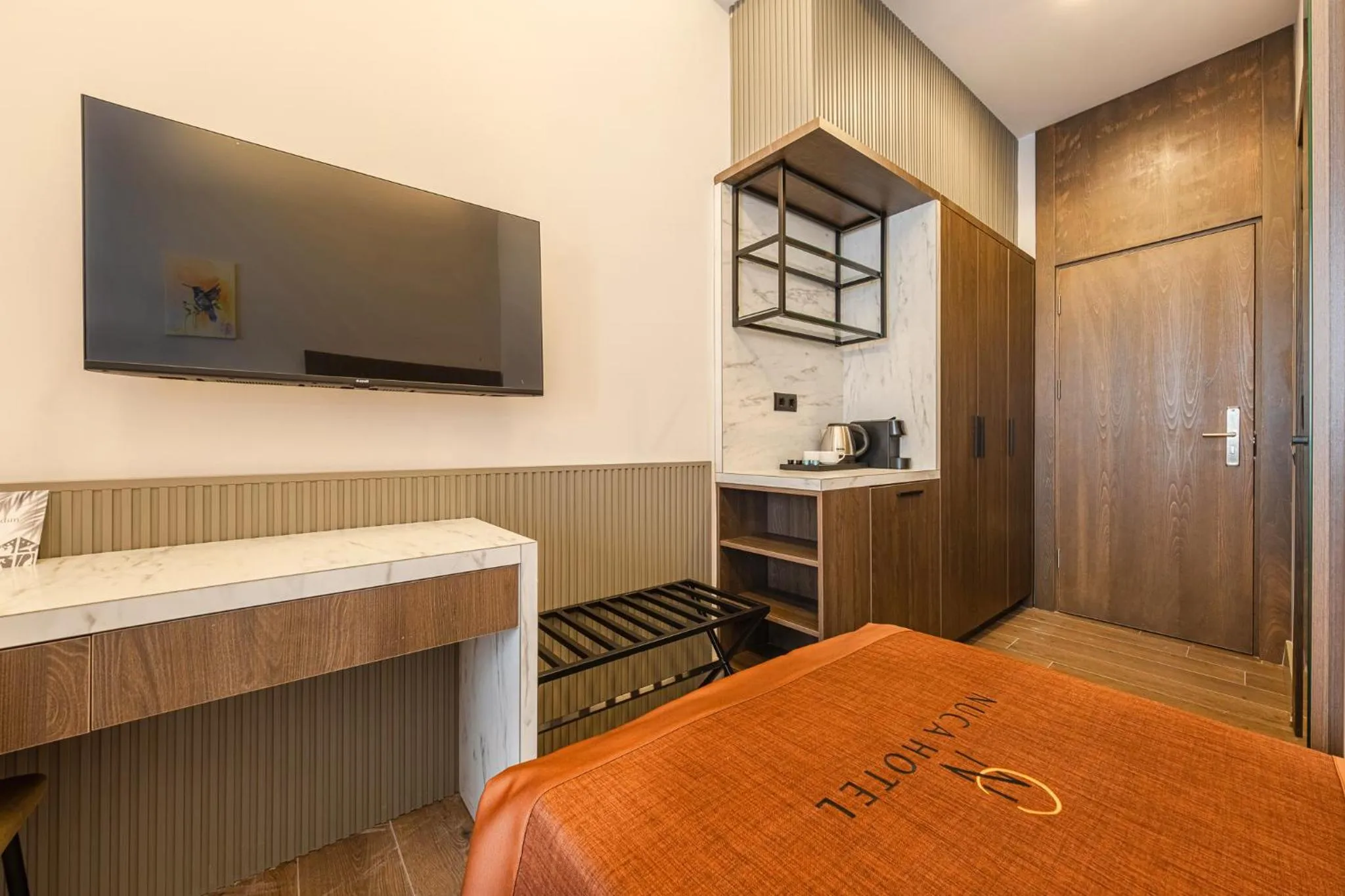 minibar, Bed in Nuca Homes