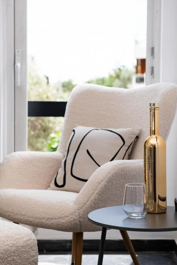 Seating area in Glyfada First Class Suite by First Class Properties