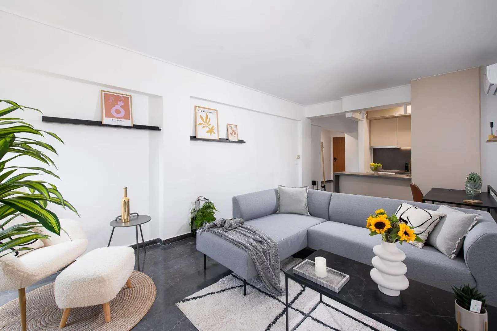 Living room in Glyfada First Class Suite by First Class Properties