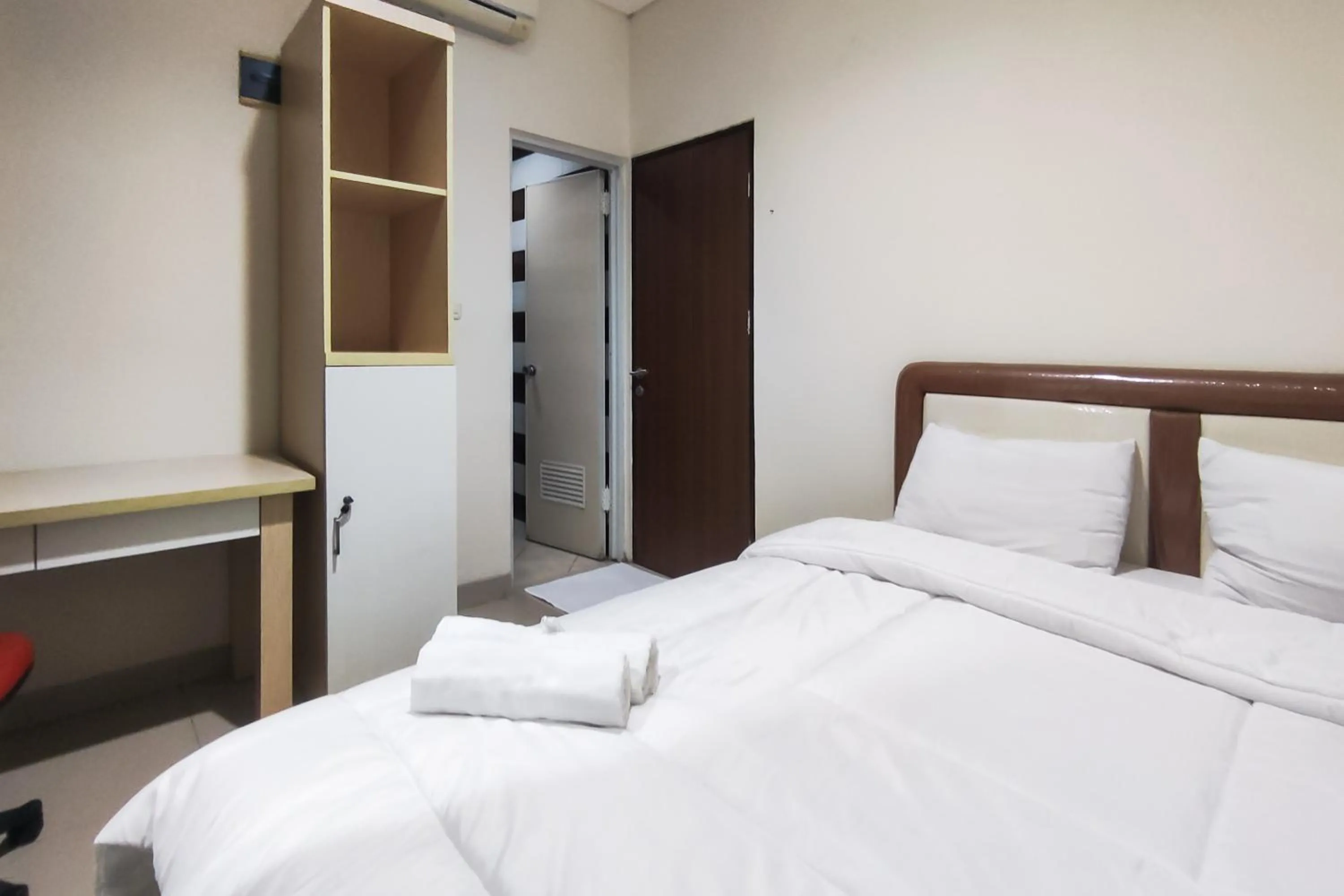 Bedroom, Bed in RedDoorz Plus Near ICE BSD Minerva