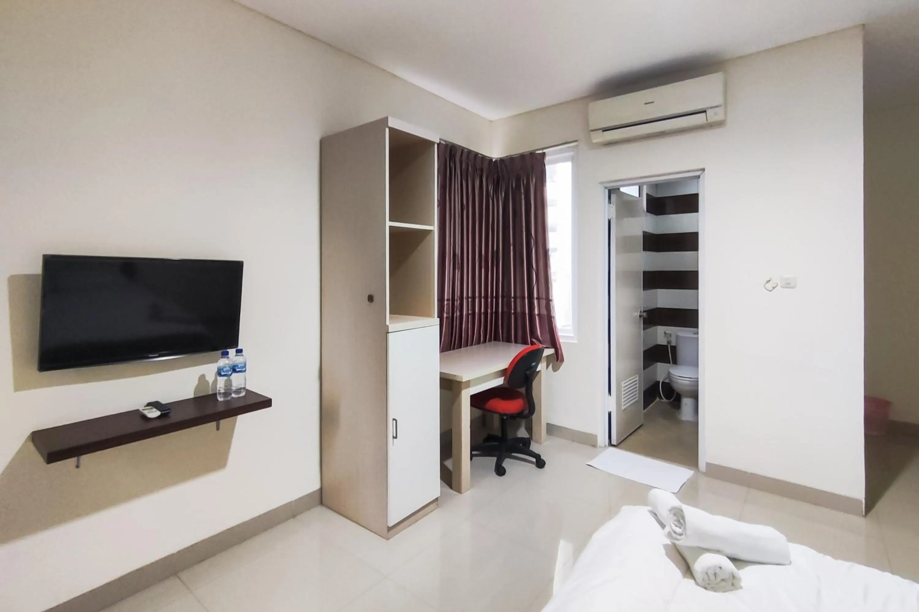 Bedroom, Bed in RedDoorz Plus Near ICE BSD Minerva