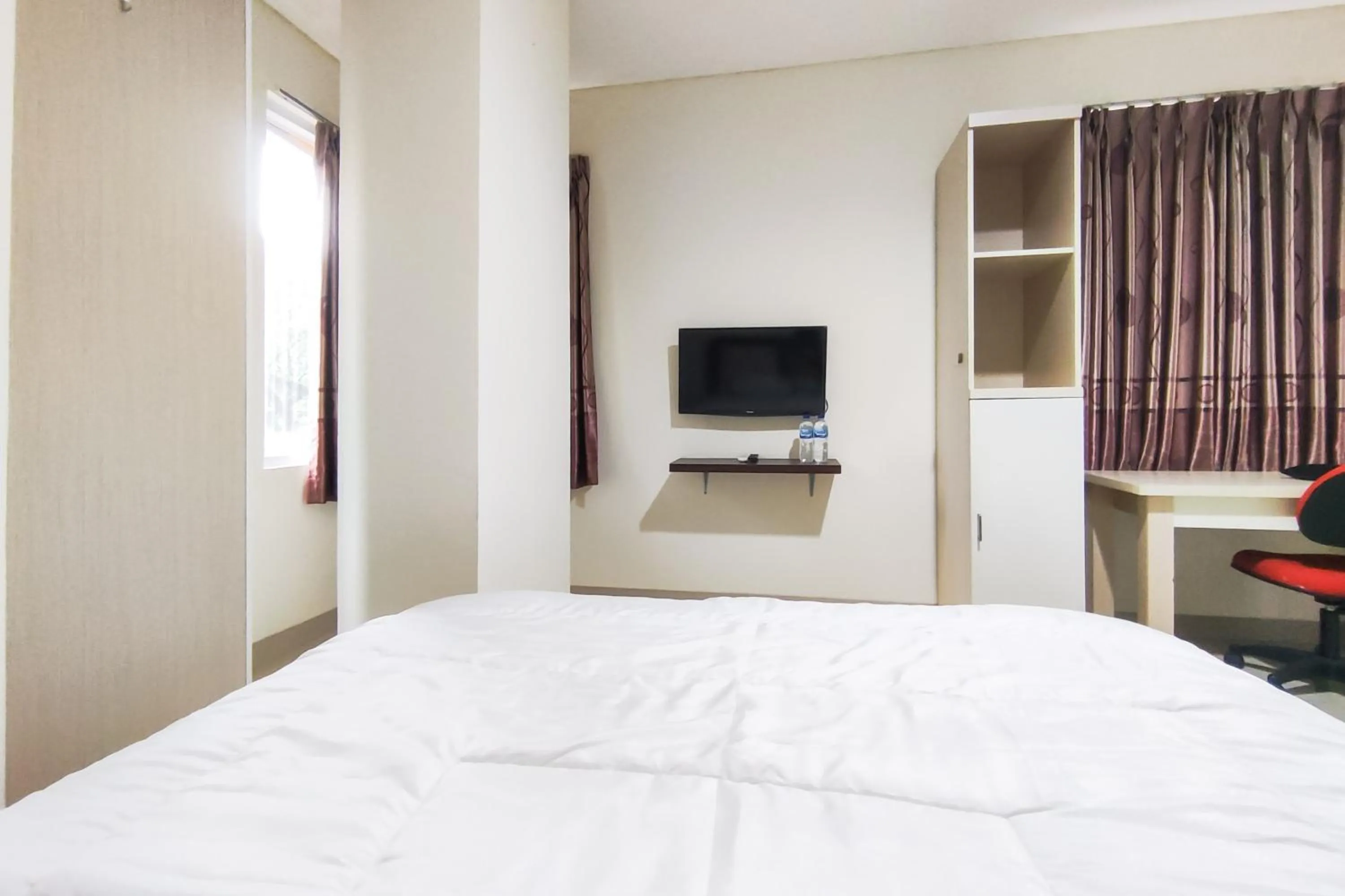 Bedroom, Bed in RedDoorz Plus Near ICE BSD Minerva