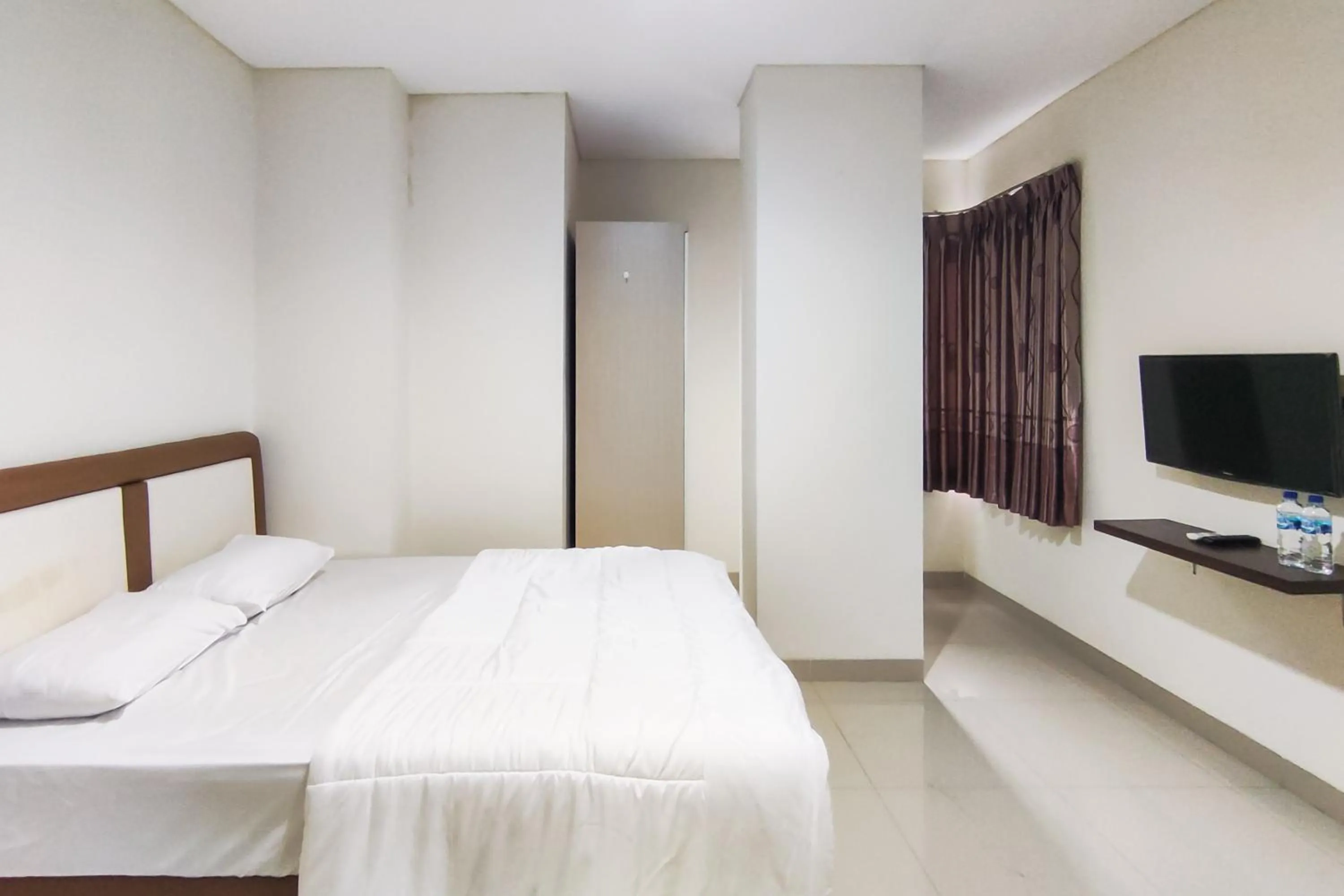 Bedroom, Bed in RedDoorz Plus Near ICE BSD Minerva