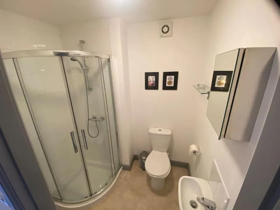 Shower in Ivy Mount Boutique